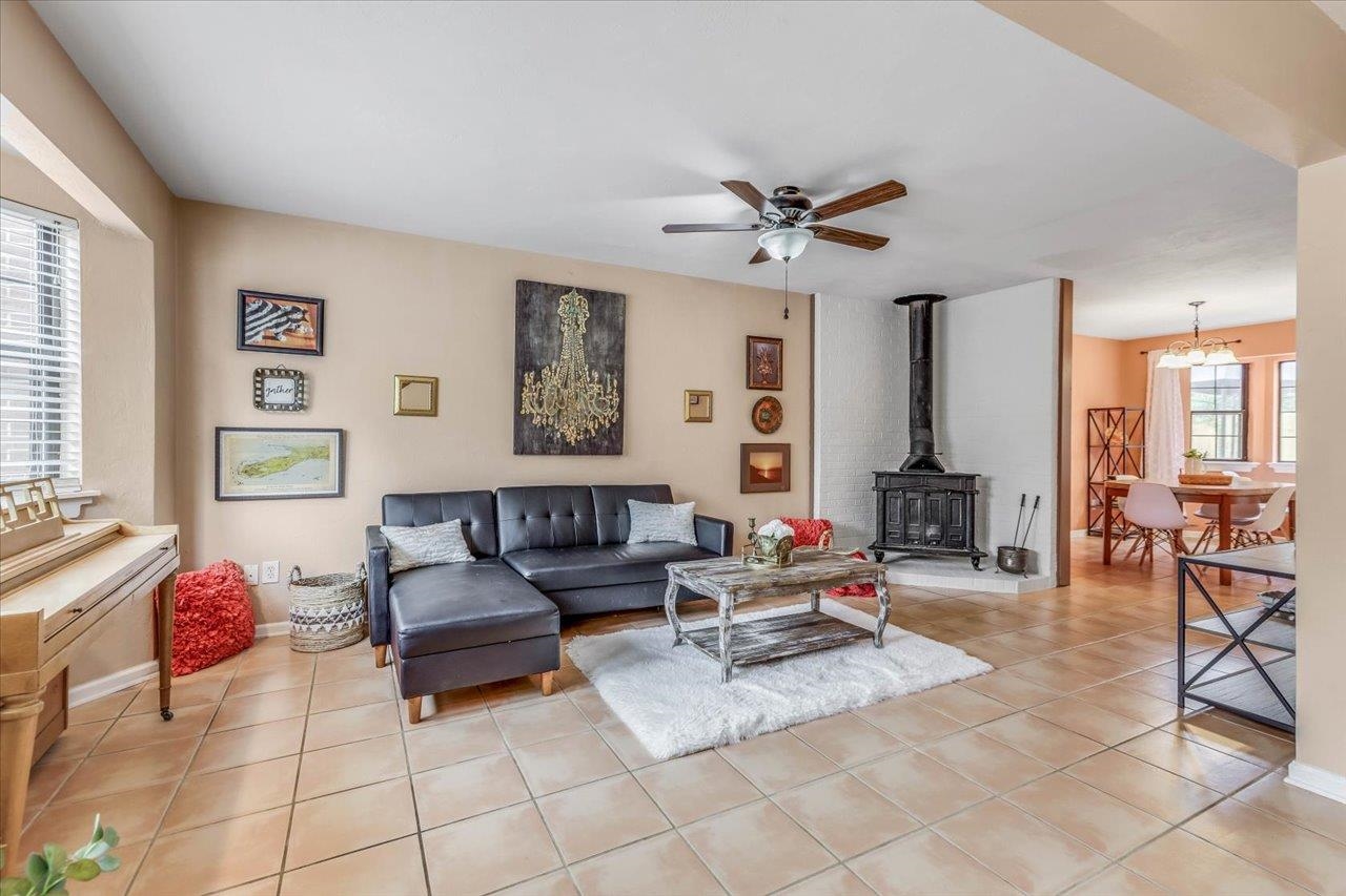 203 W 4Th Avenue