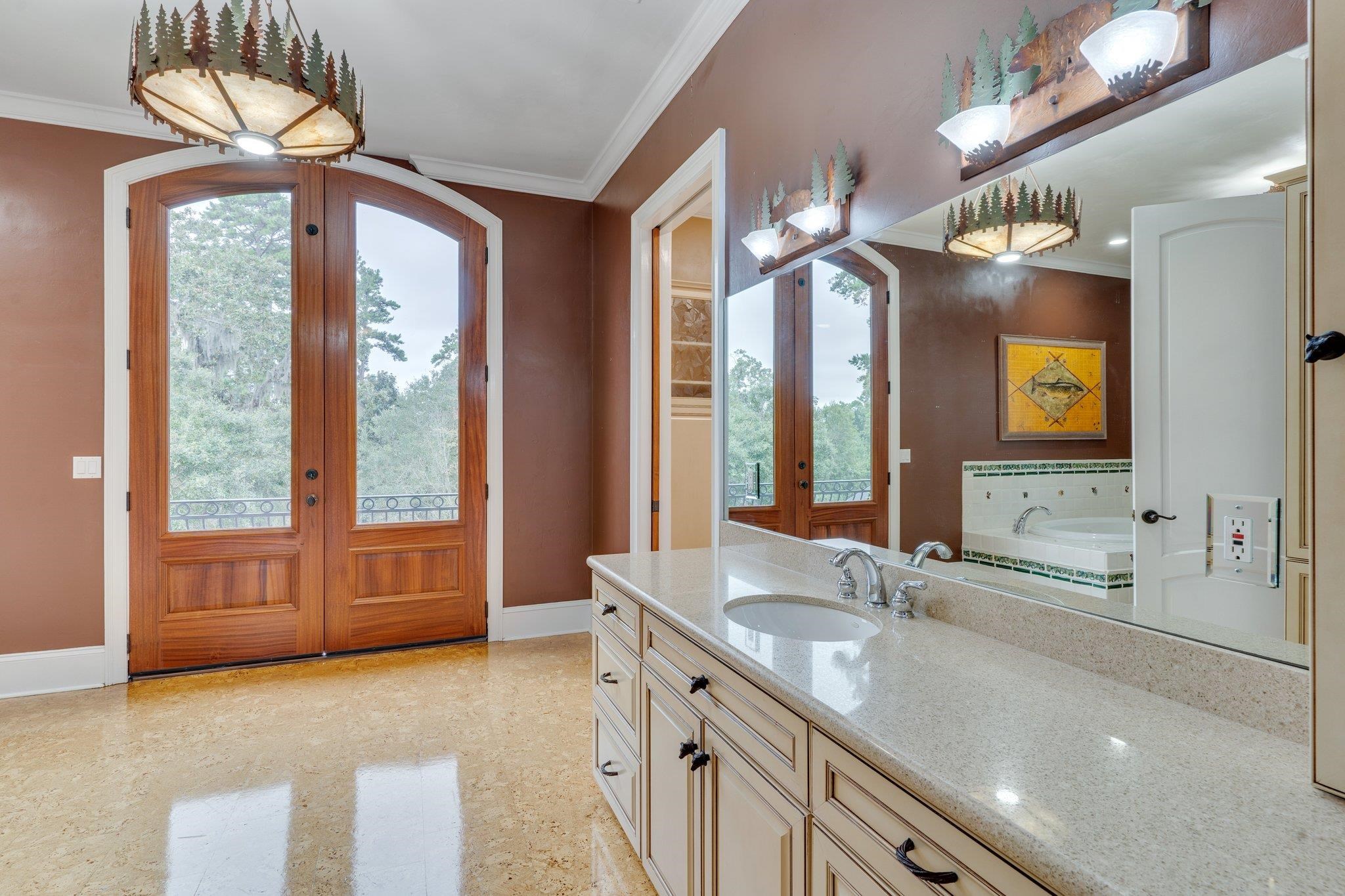 2000 Dogwood Hill