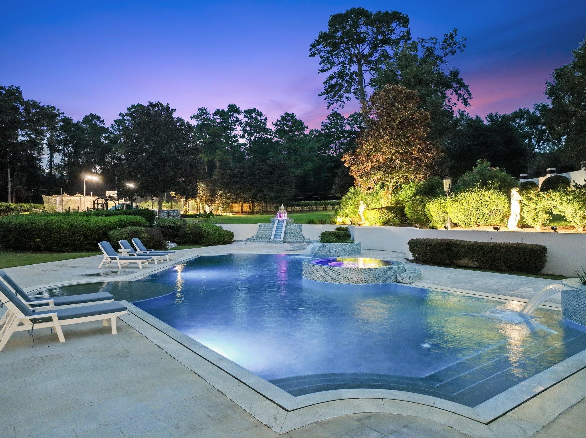 2000 Dogwood Hill
