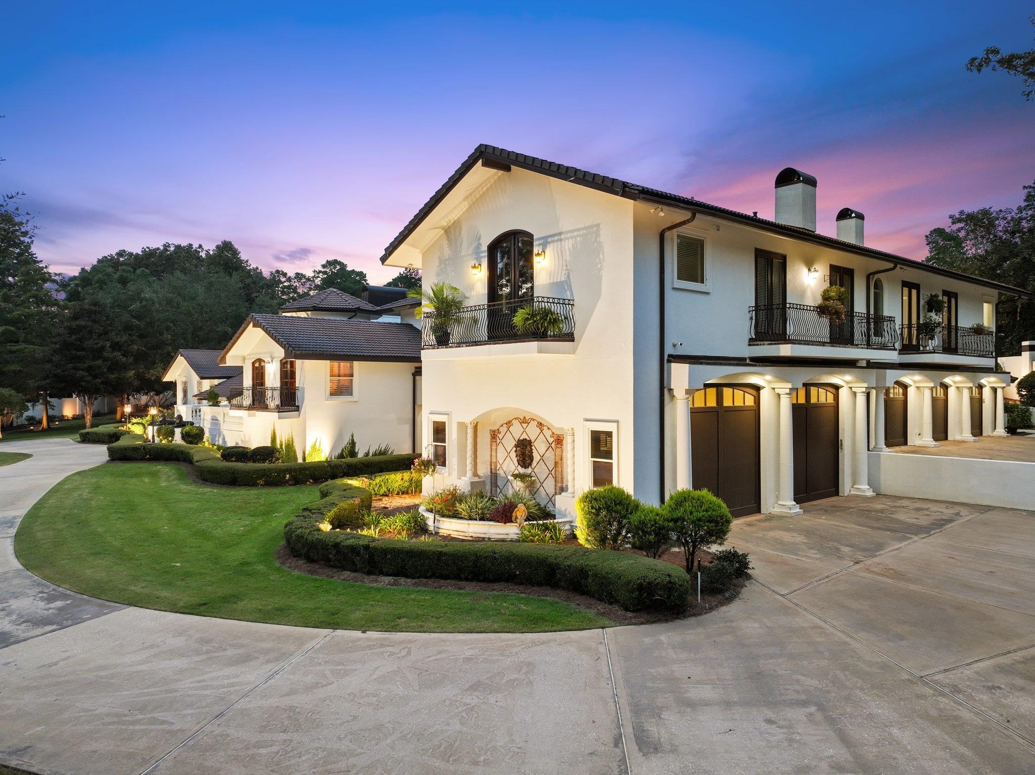2000 Dogwood Hill