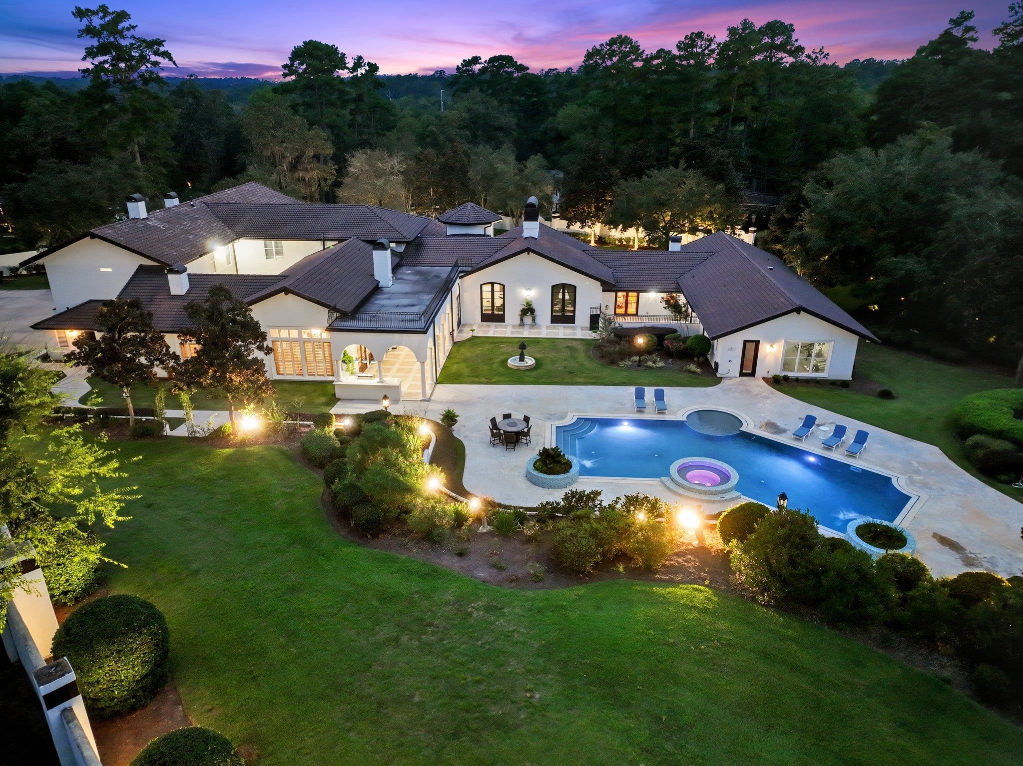 2000 Dogwood Hill