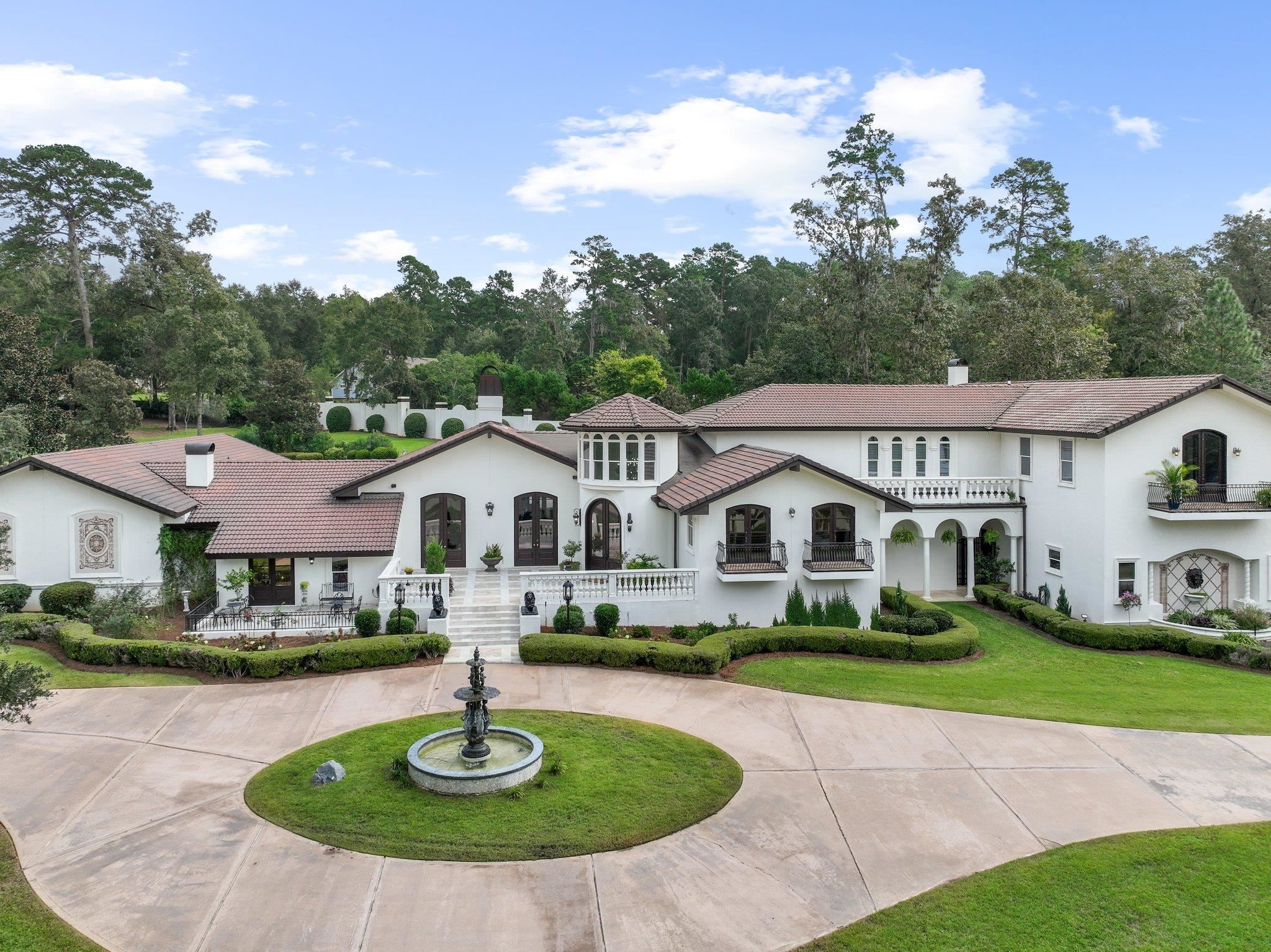 2000 Dogwood Hill