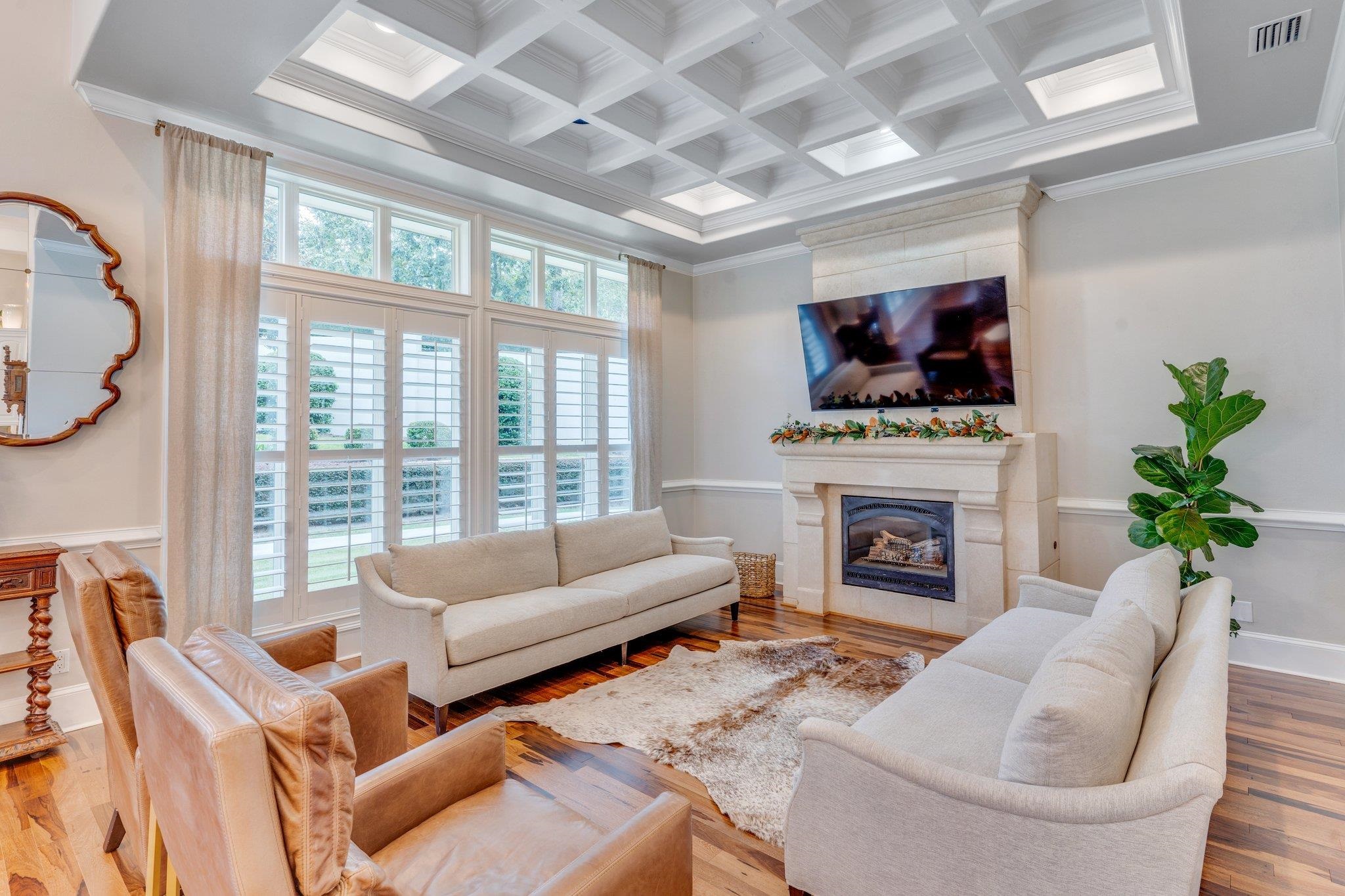 2000 Dogwood Hill