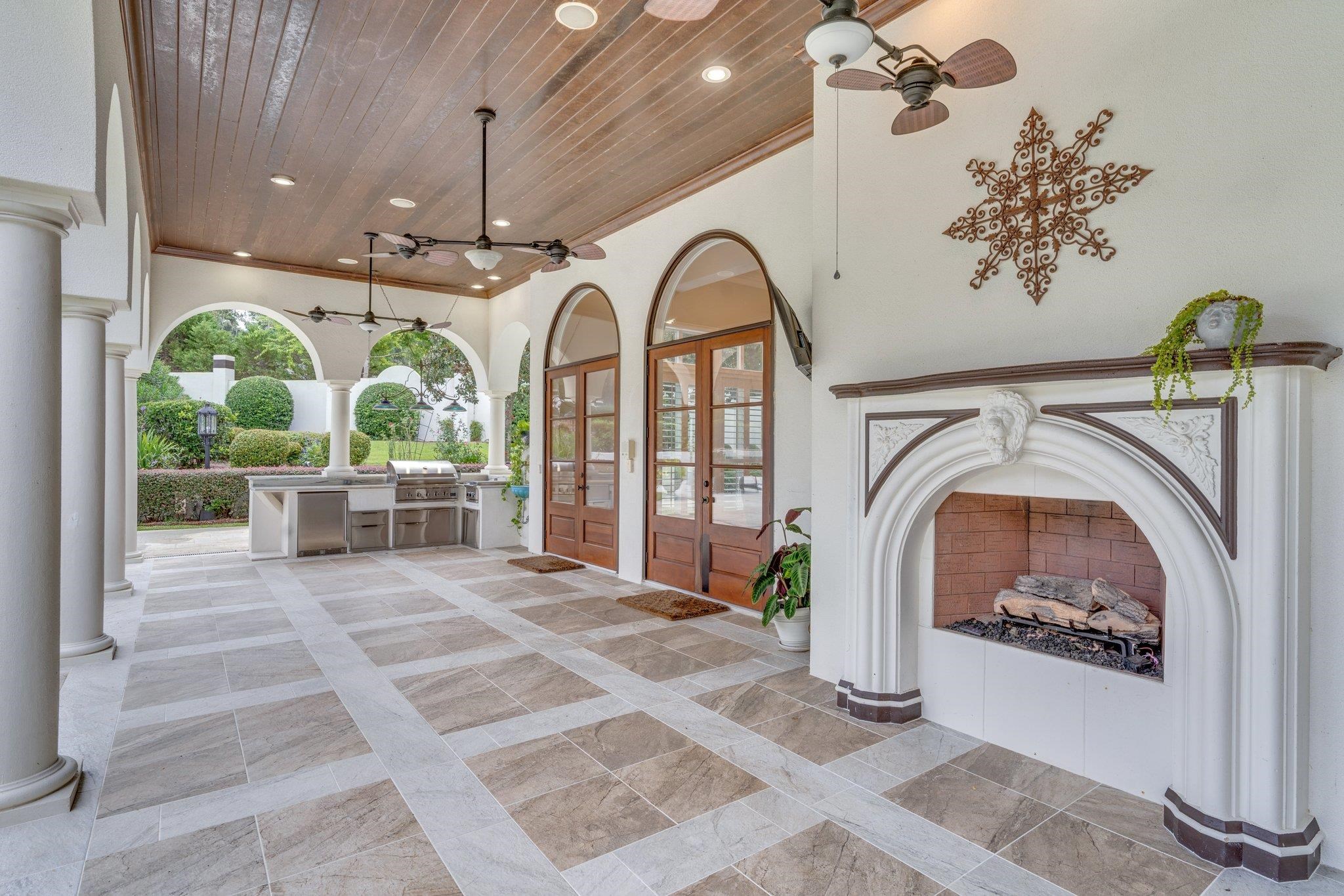 2000 Dogwood Hill