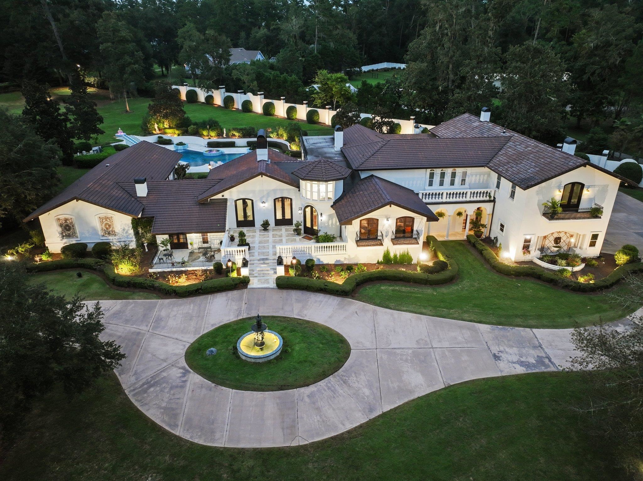 2000 Dogwood Hill