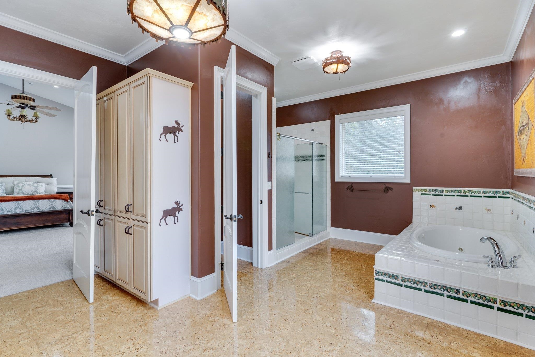 2000 Dogwood Hill