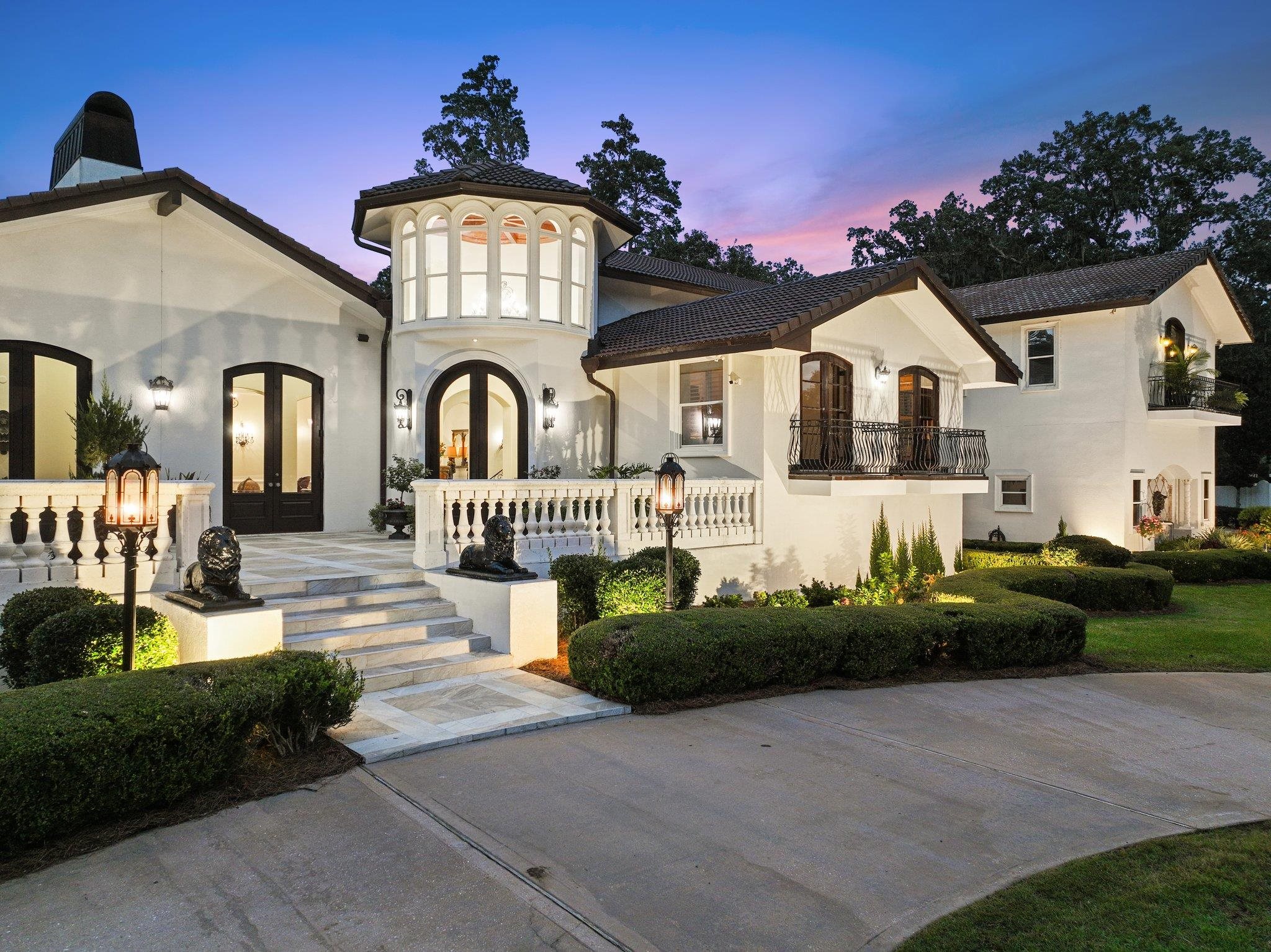 2000 Dogwood Hill