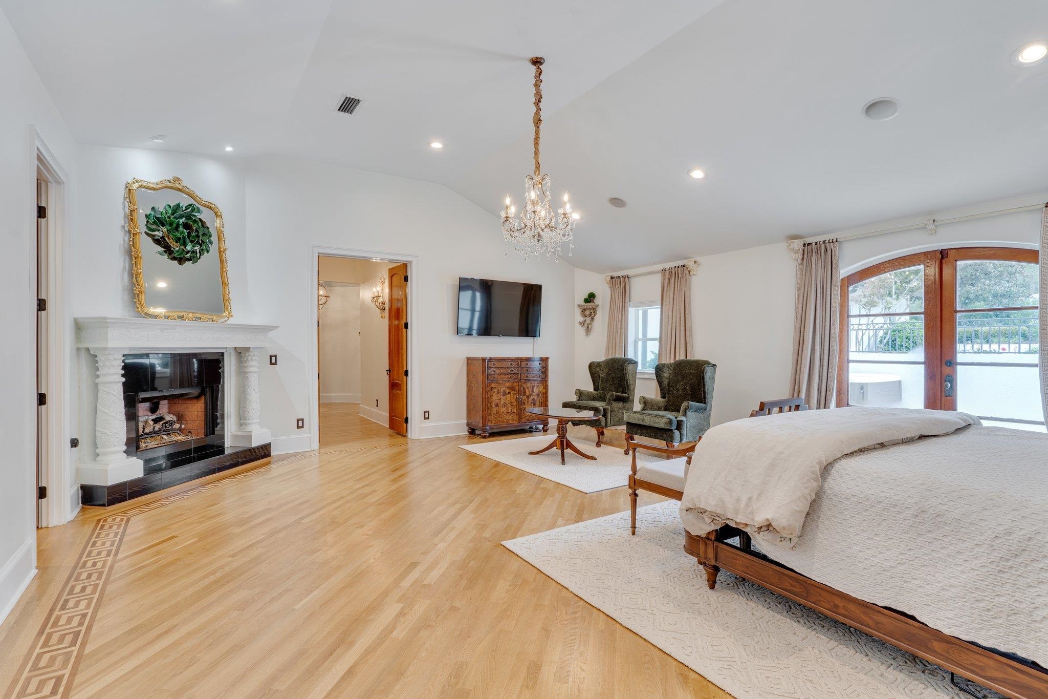 2000 Dogwood Hill