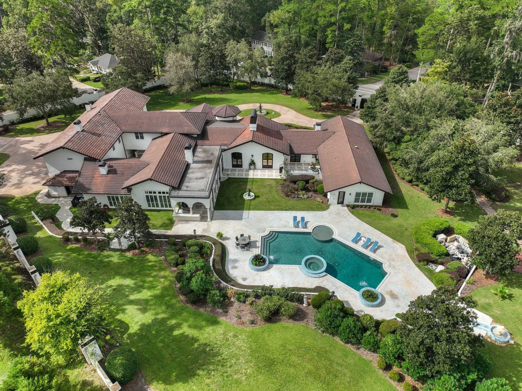 2000 Dogwood Hill