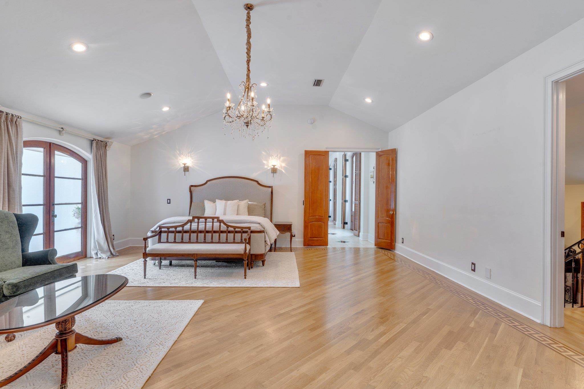 2000 Dogwood Hill