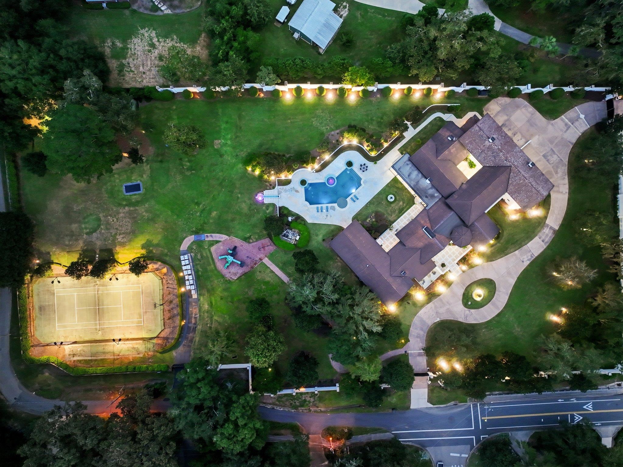 2000 Dogwood Hill