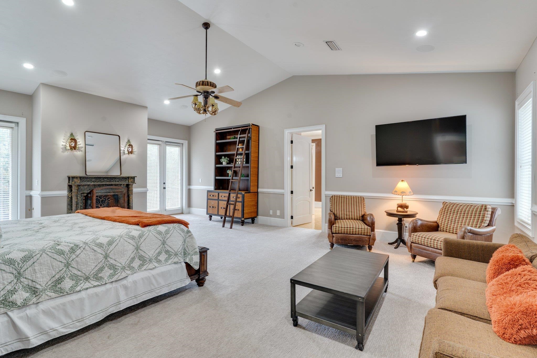 2000 Dogwood Hill