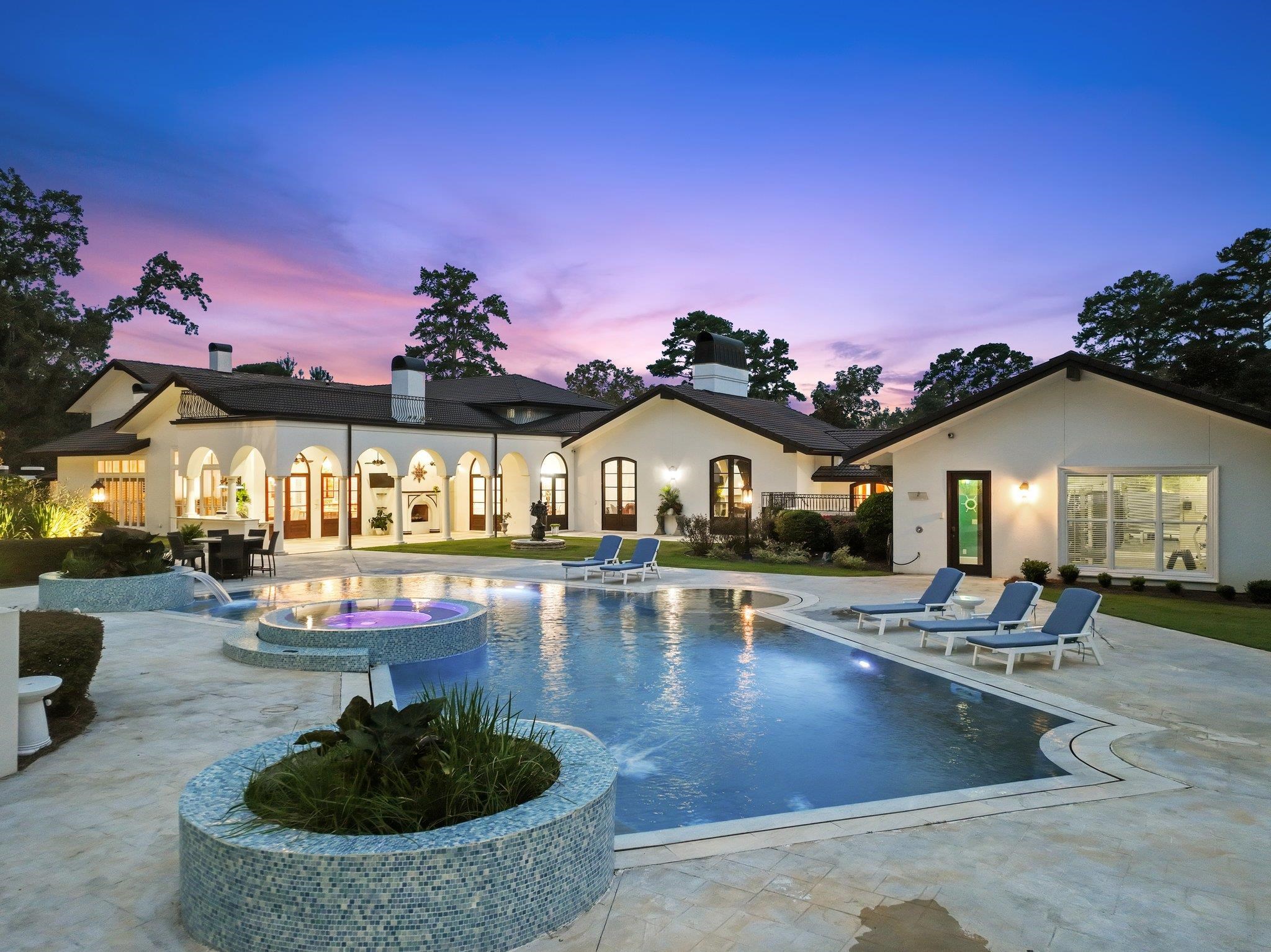 2000 Dogwood Hill