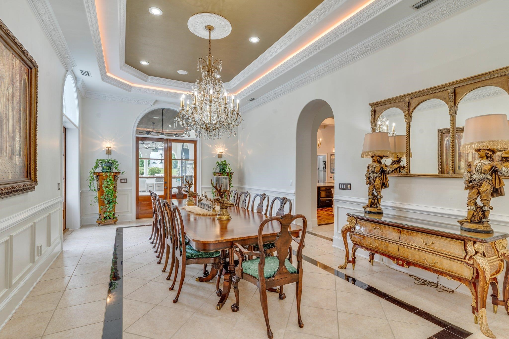 2000 Dogwood Hill