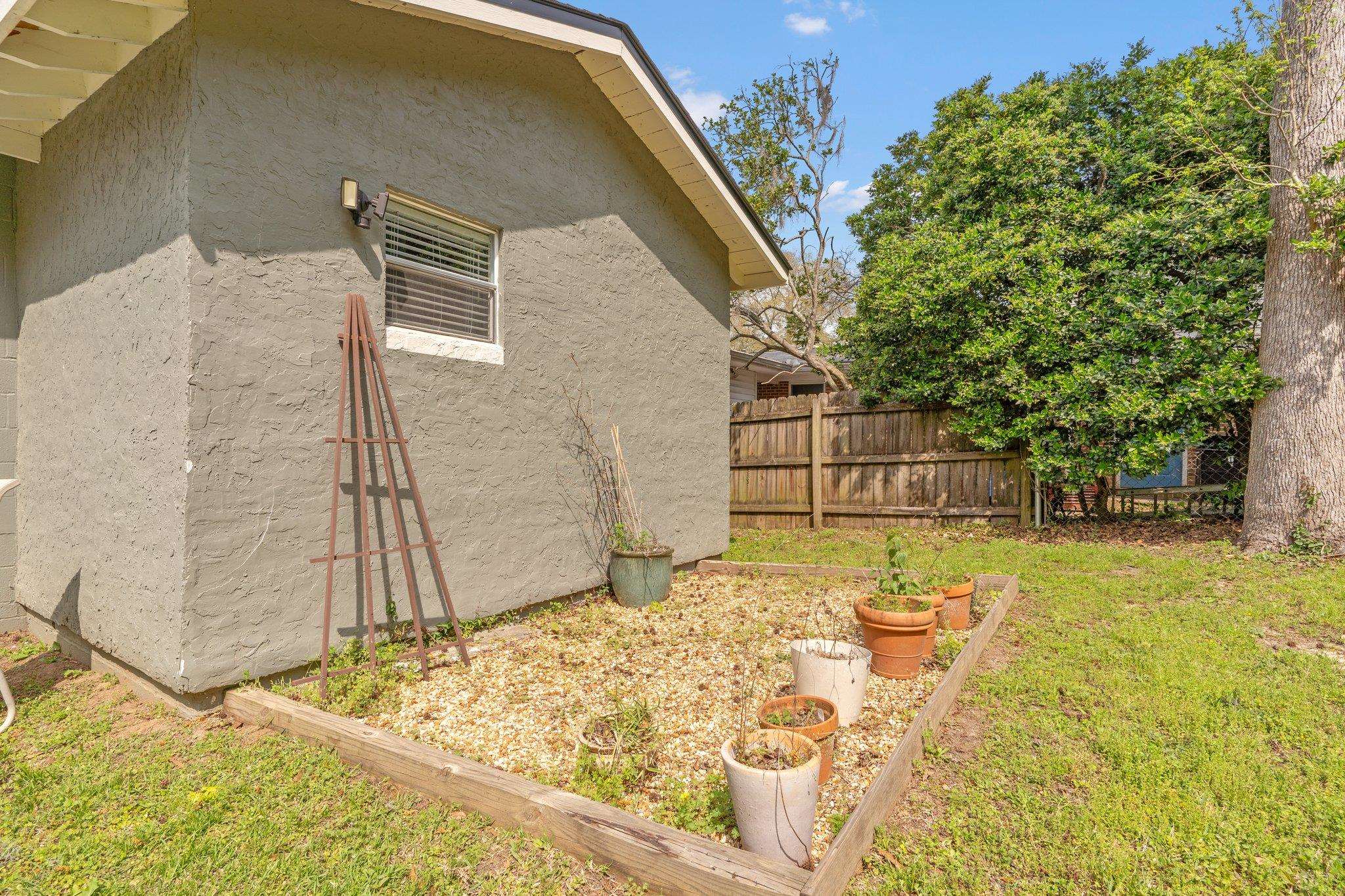 809 E Call Street