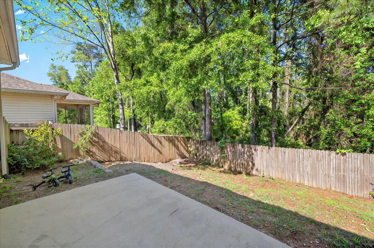 8526 Charrington Forest