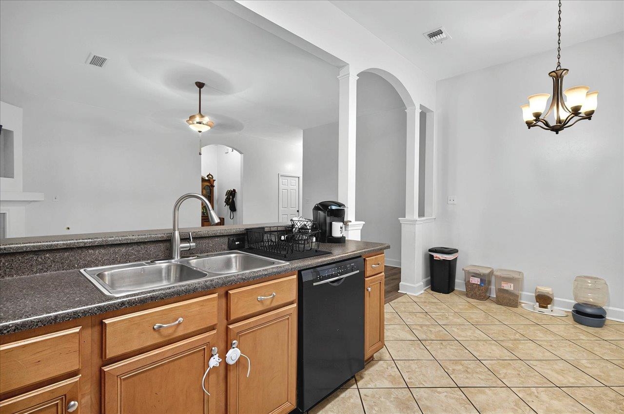 8526 Charrington Forest