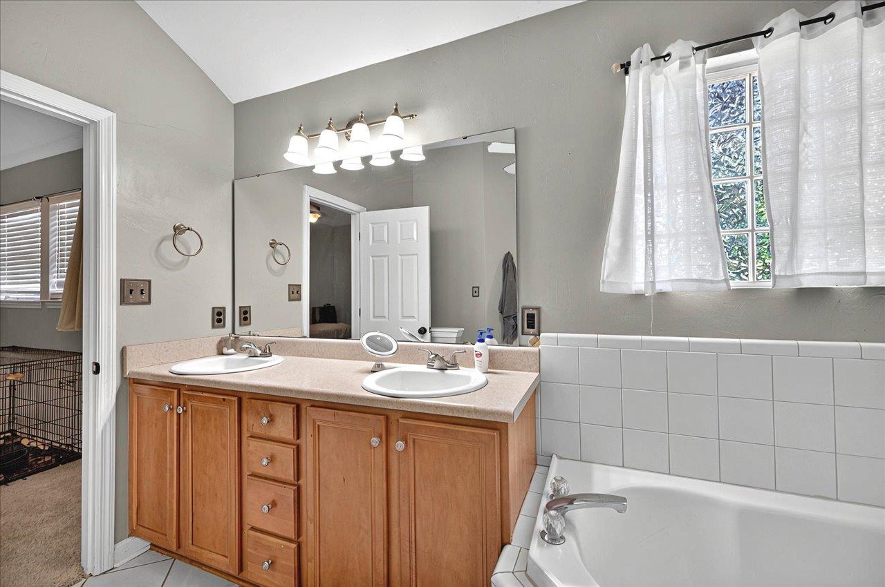 8526 Charrington Forest