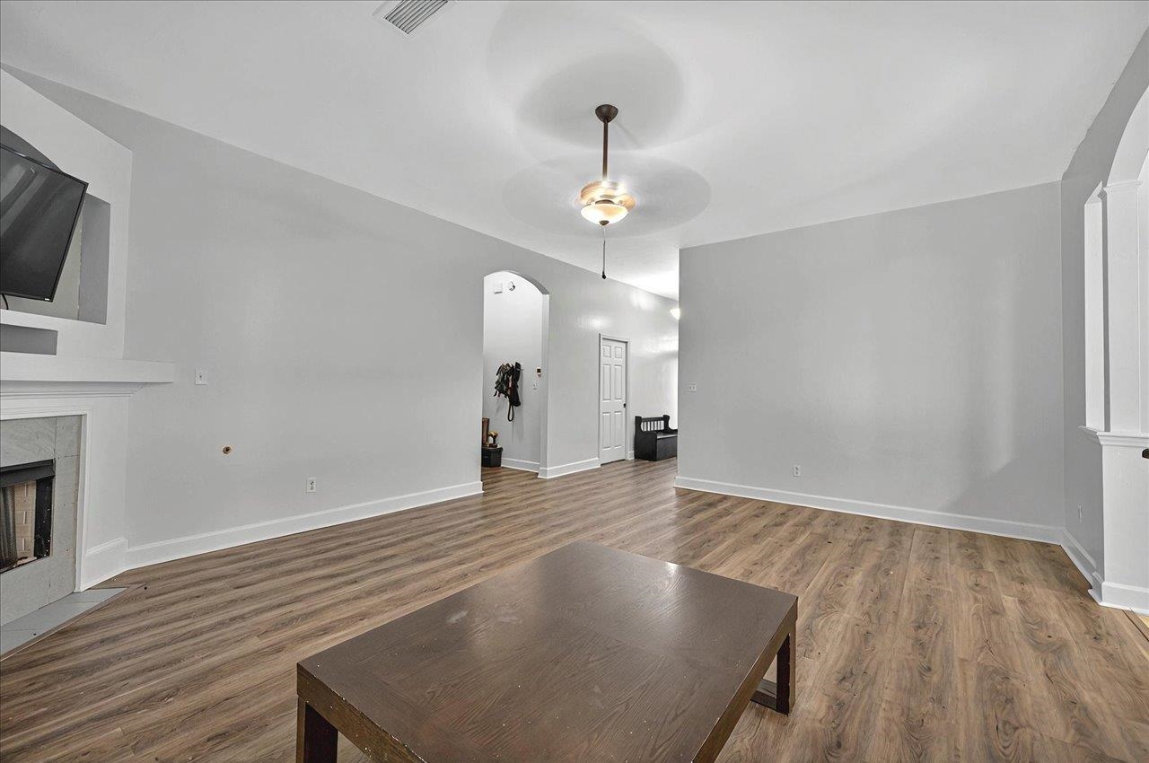8526 Charrington Forest