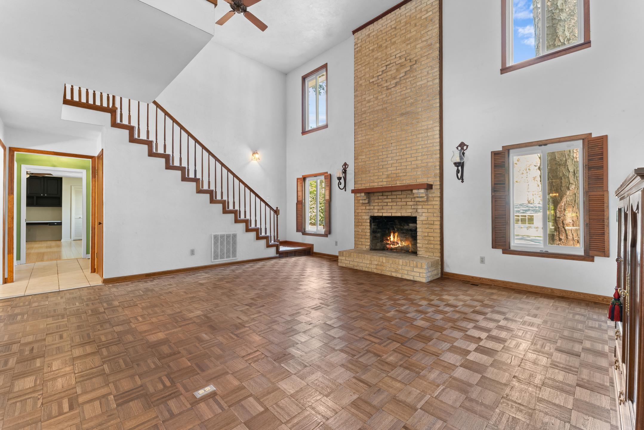 1611 WOODGATE Way