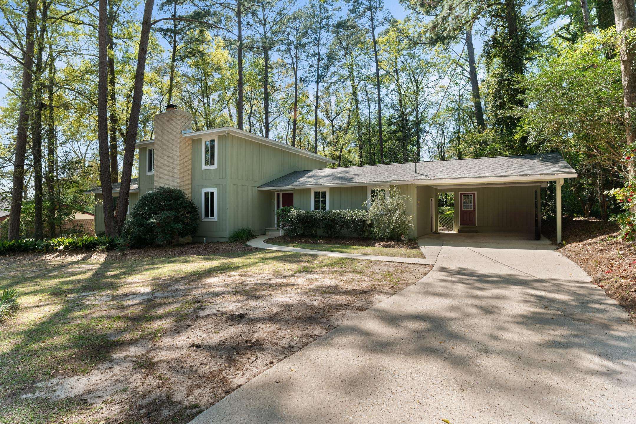 1611 WOODGATE Way