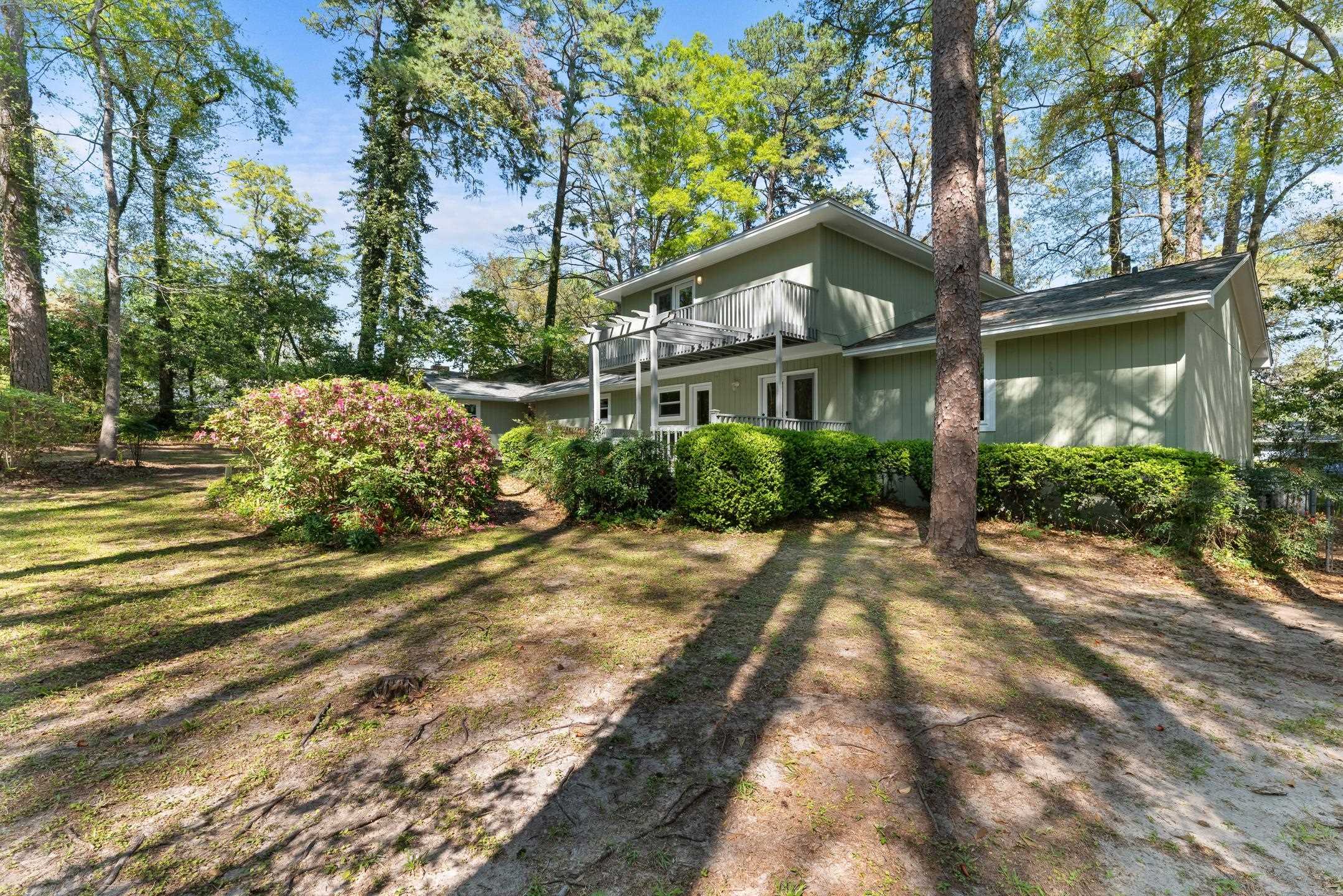 1611 WOODGATE Way