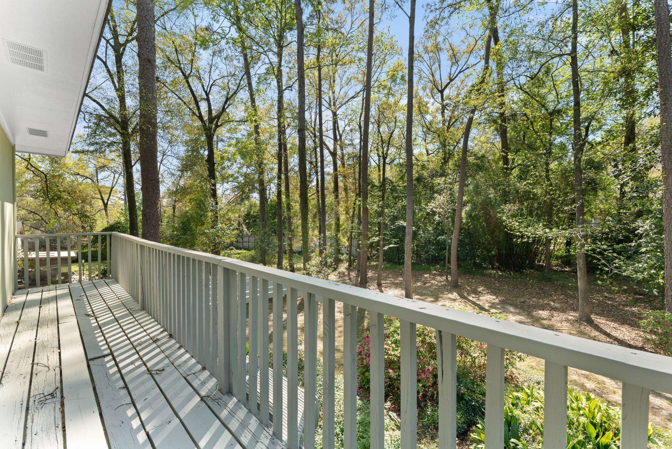 1611 WOODGATE Way