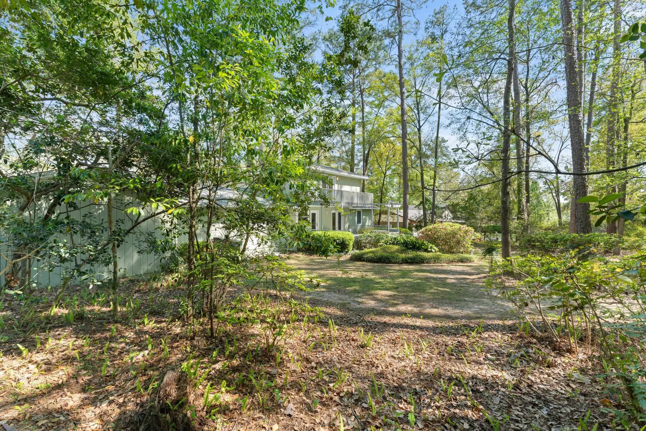 1611 WOODGATE Way