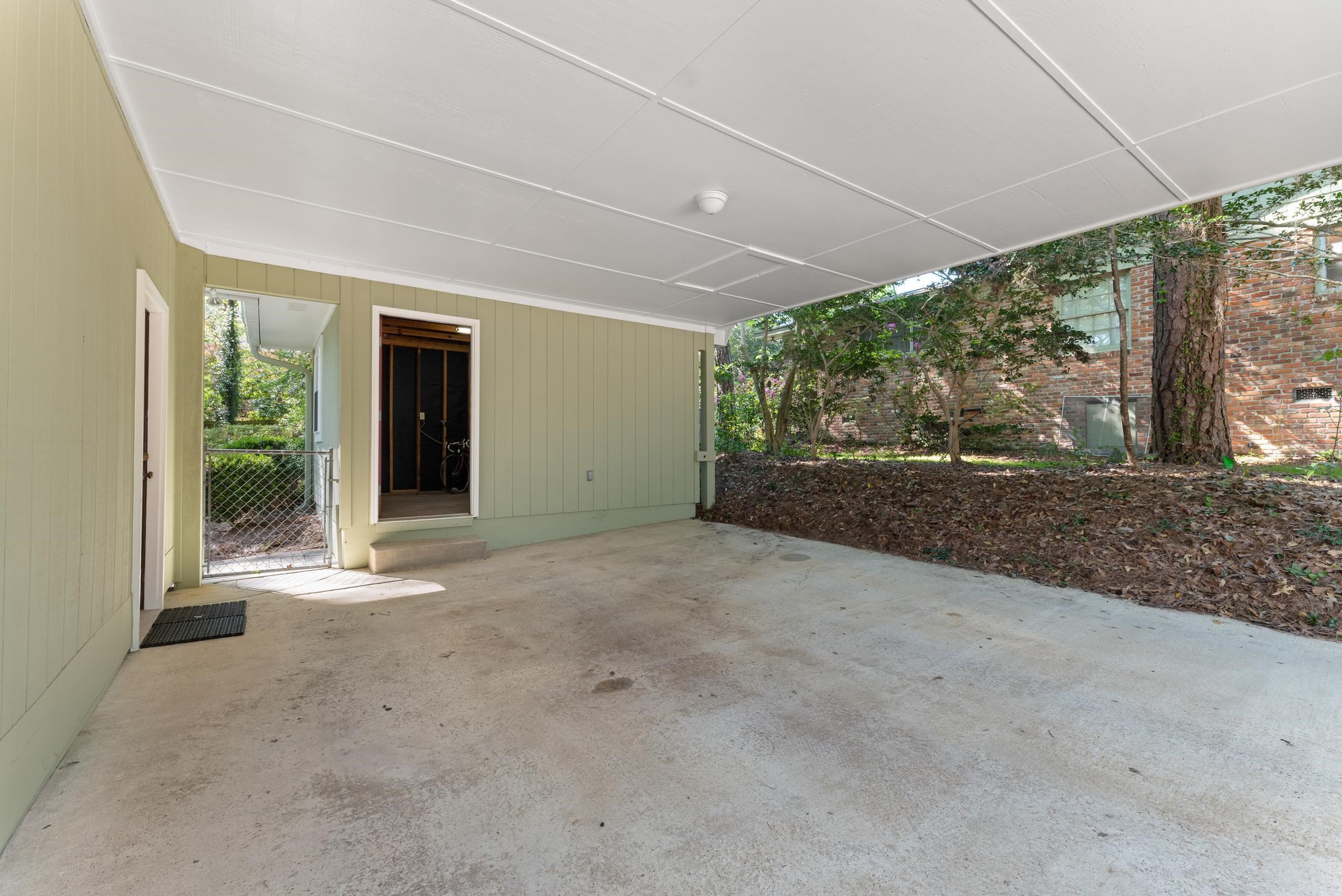 1611 WOODGATE Way