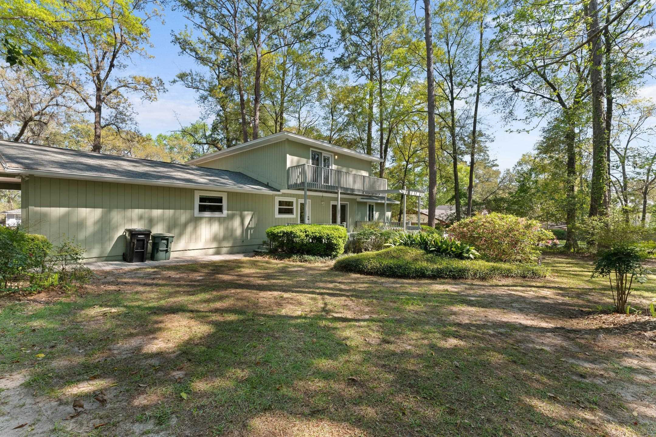 1611 WOODGATE Way