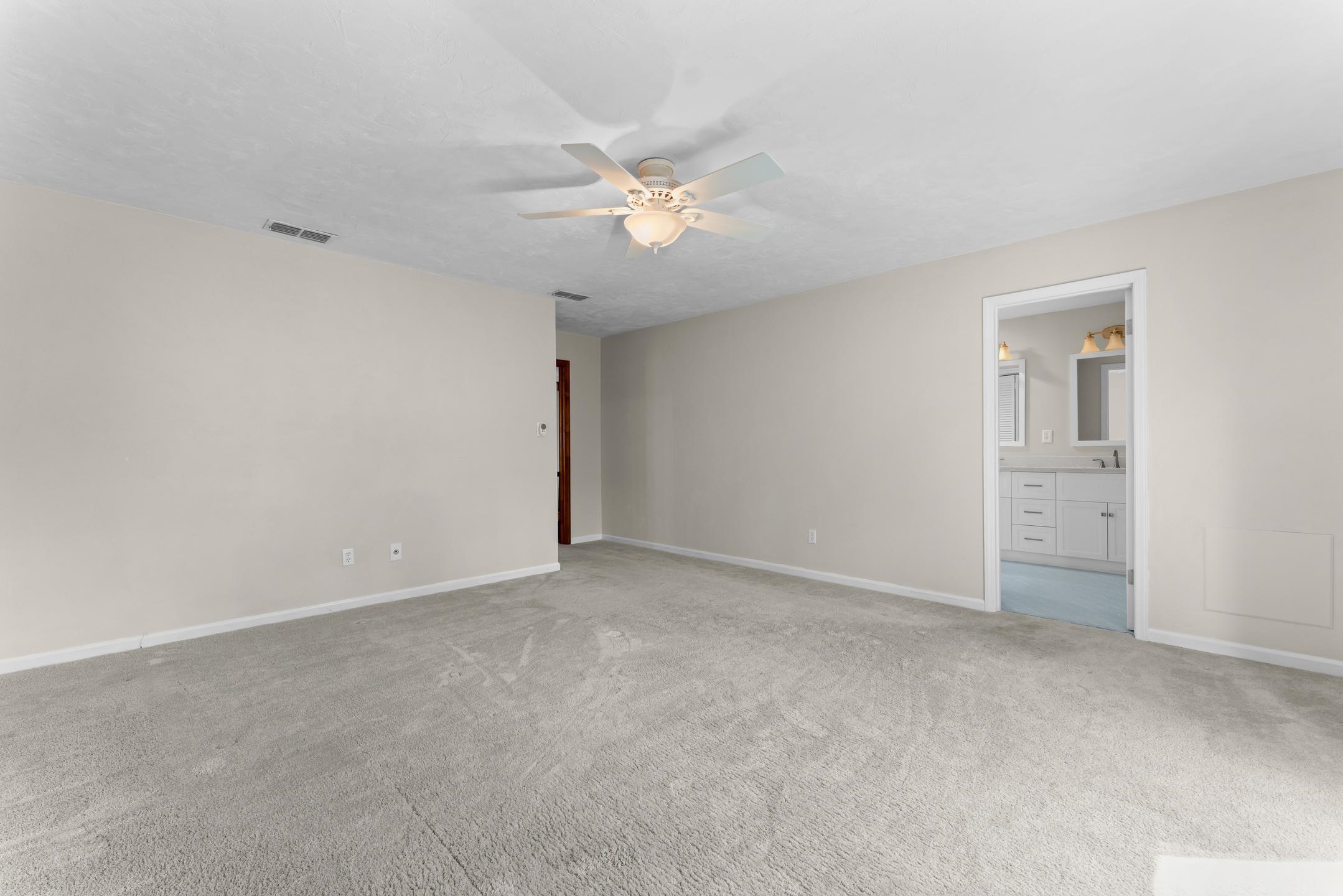1611 WOODGATE Way