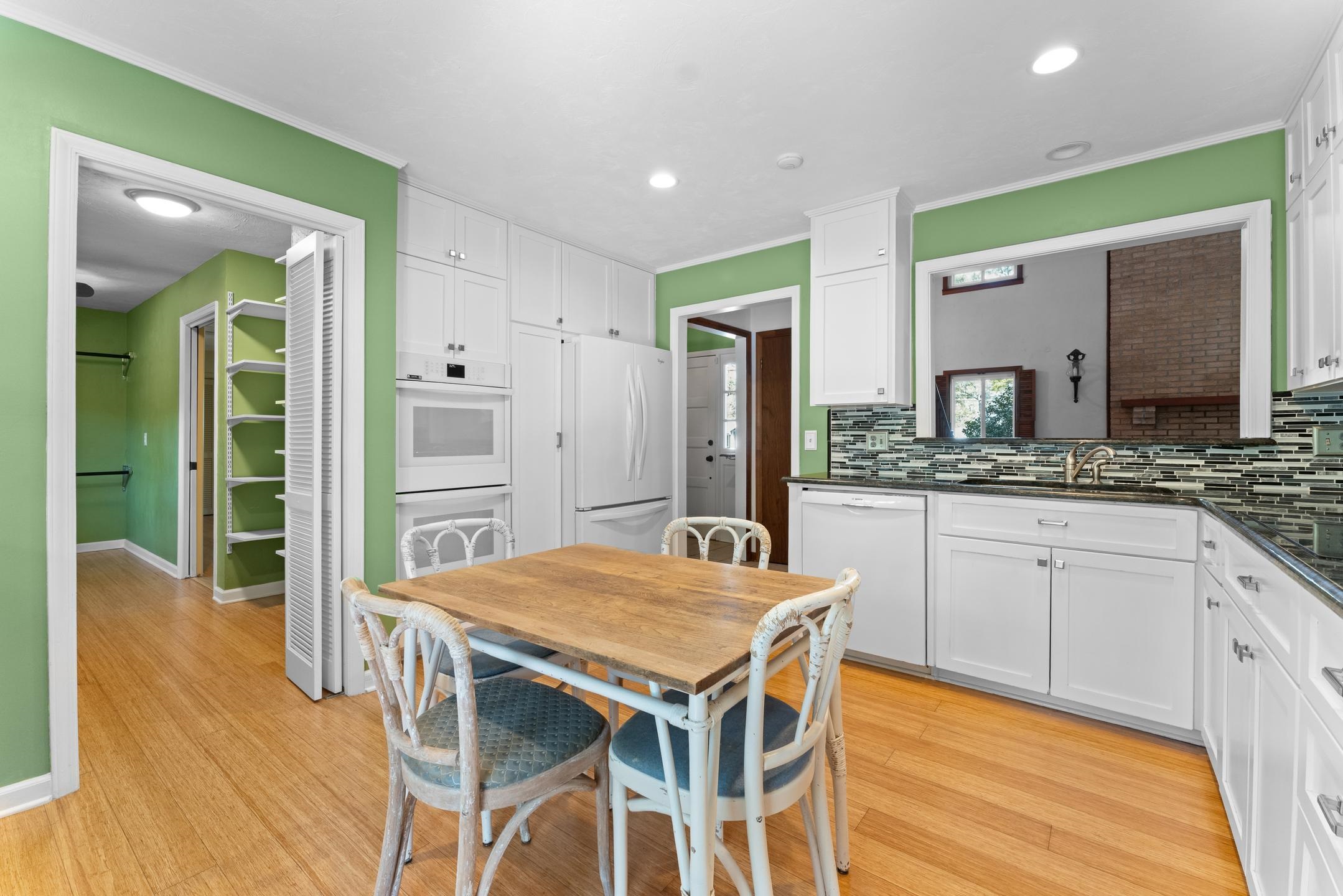 1611 WOODGATE Way