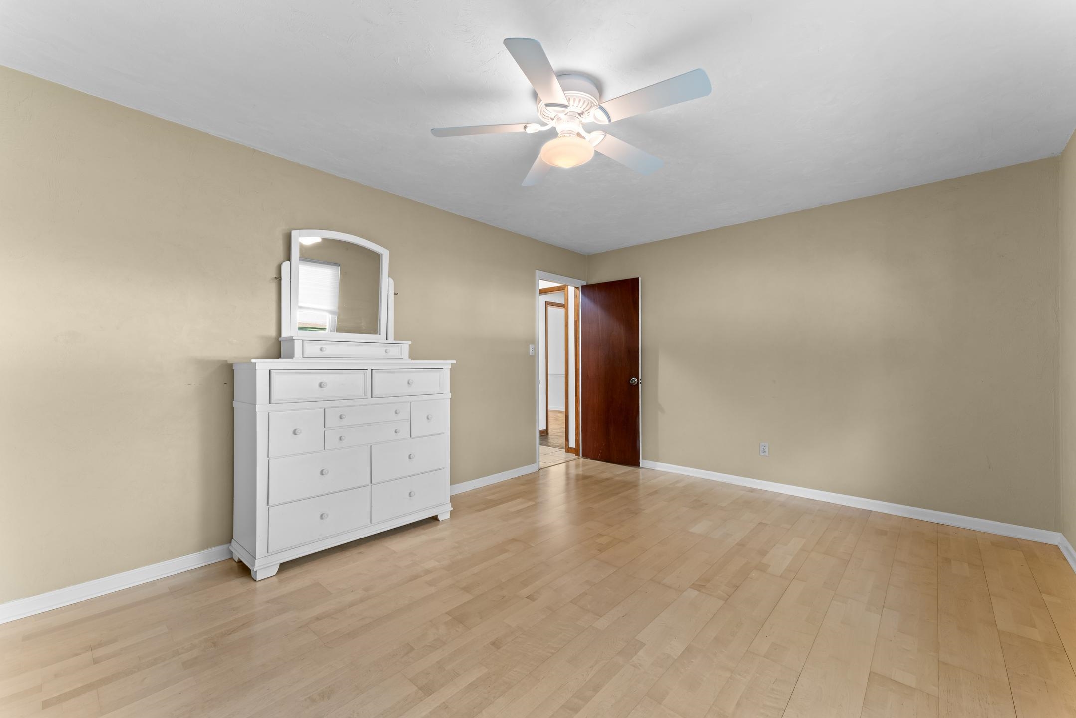 1611 WOODGATE Way