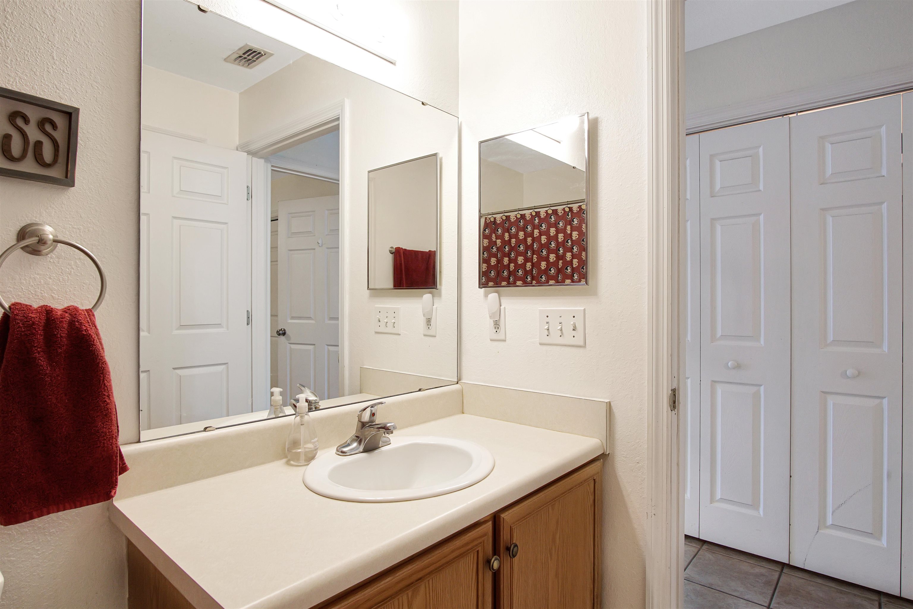 2738 W Tharpe Street Unit: 2204