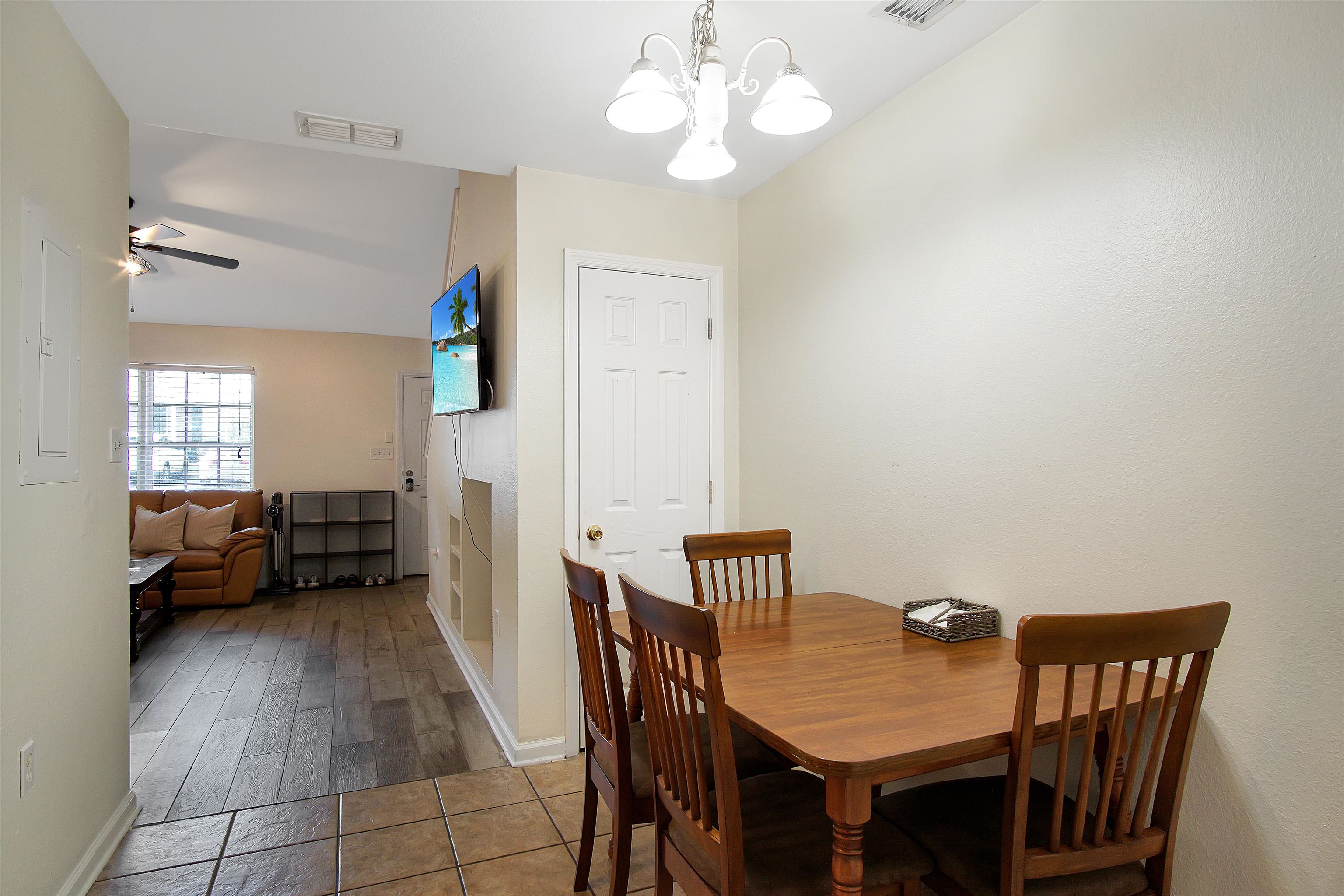2738 W Tharpe Street Unit: 2204