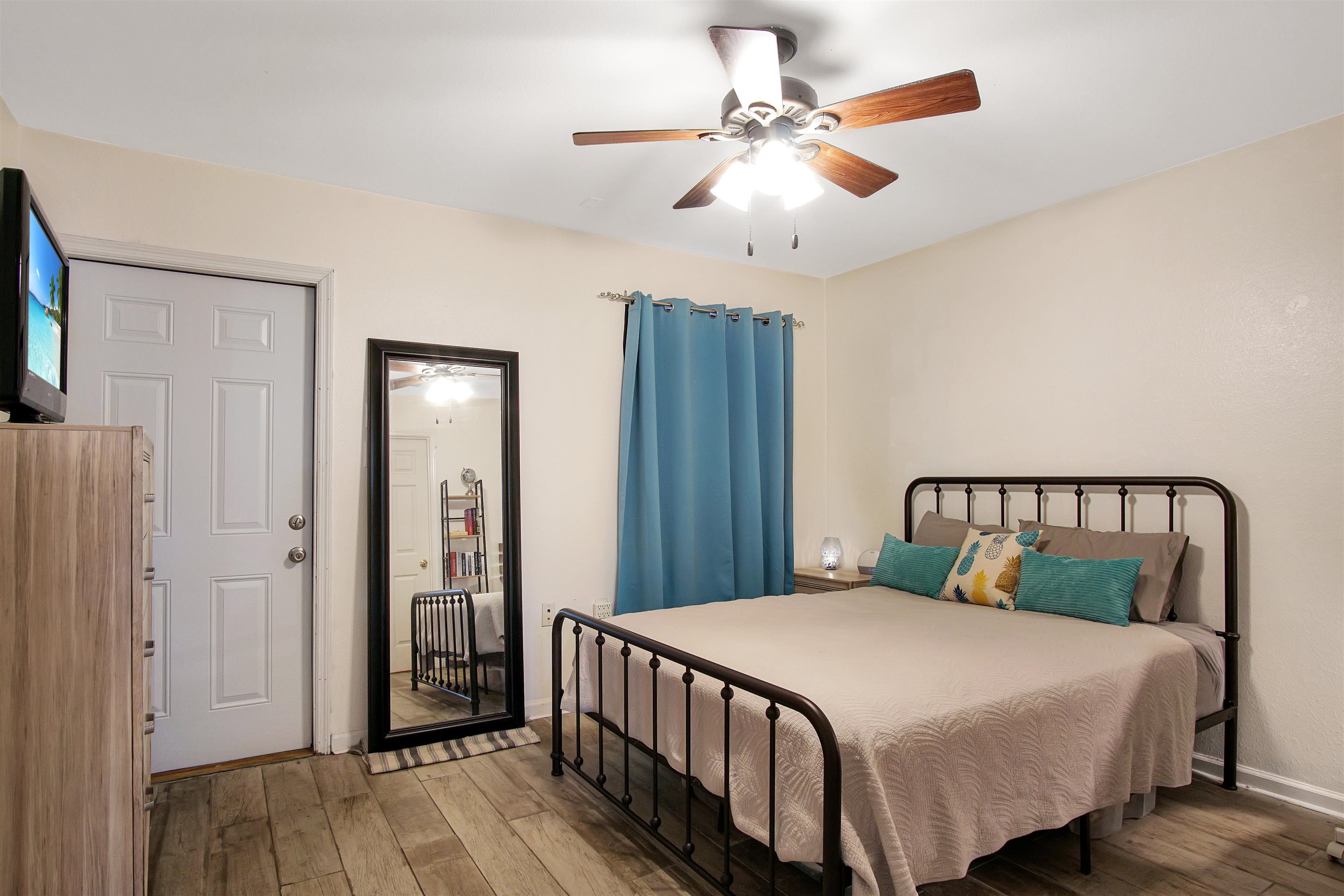 2738 W Tharpe Street Unit: 2204