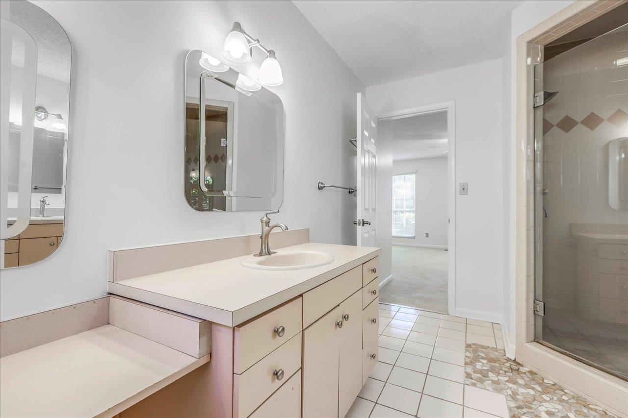 3721 Lifford Circle
