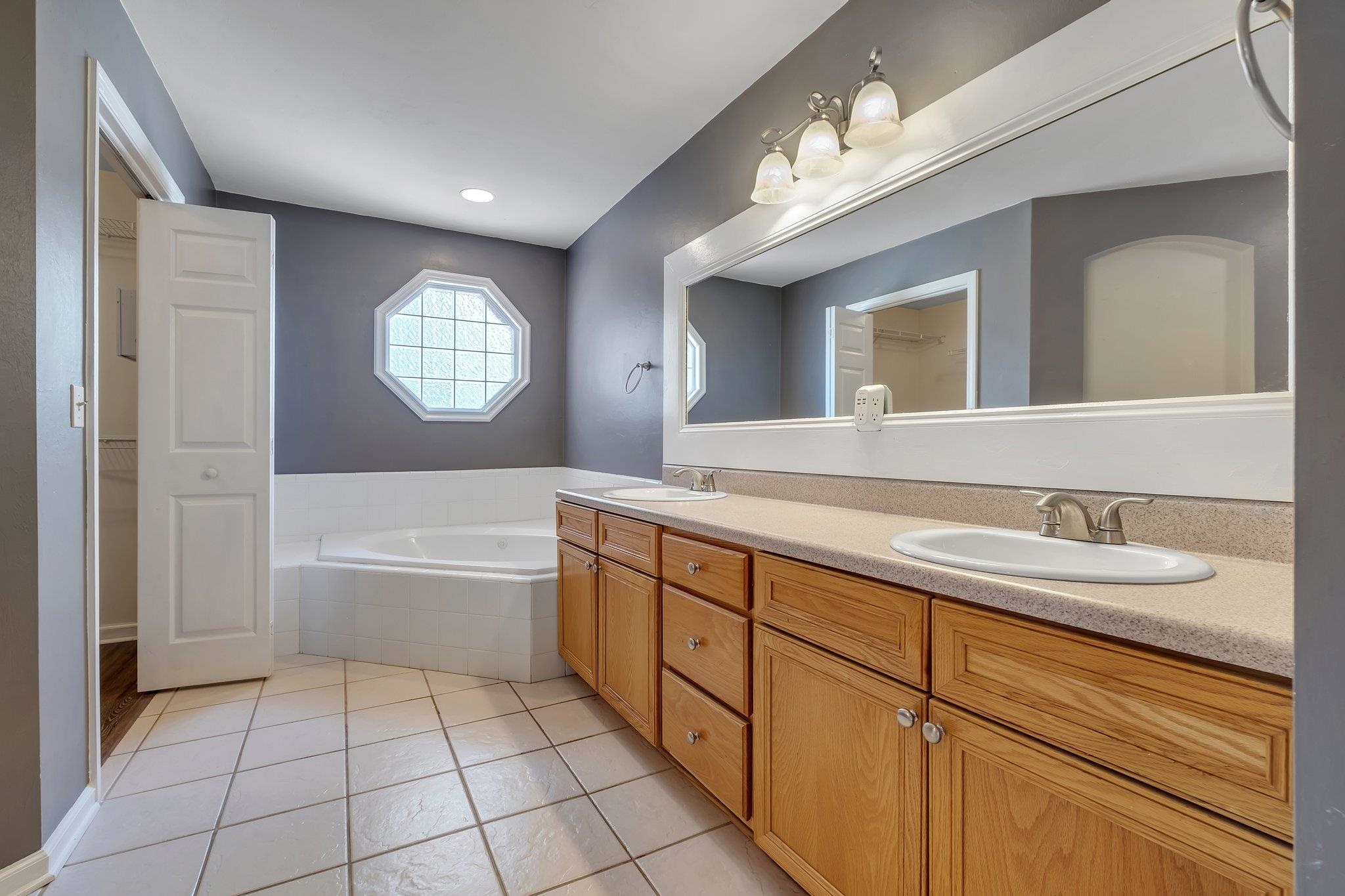 5553 Easton Glen Drive