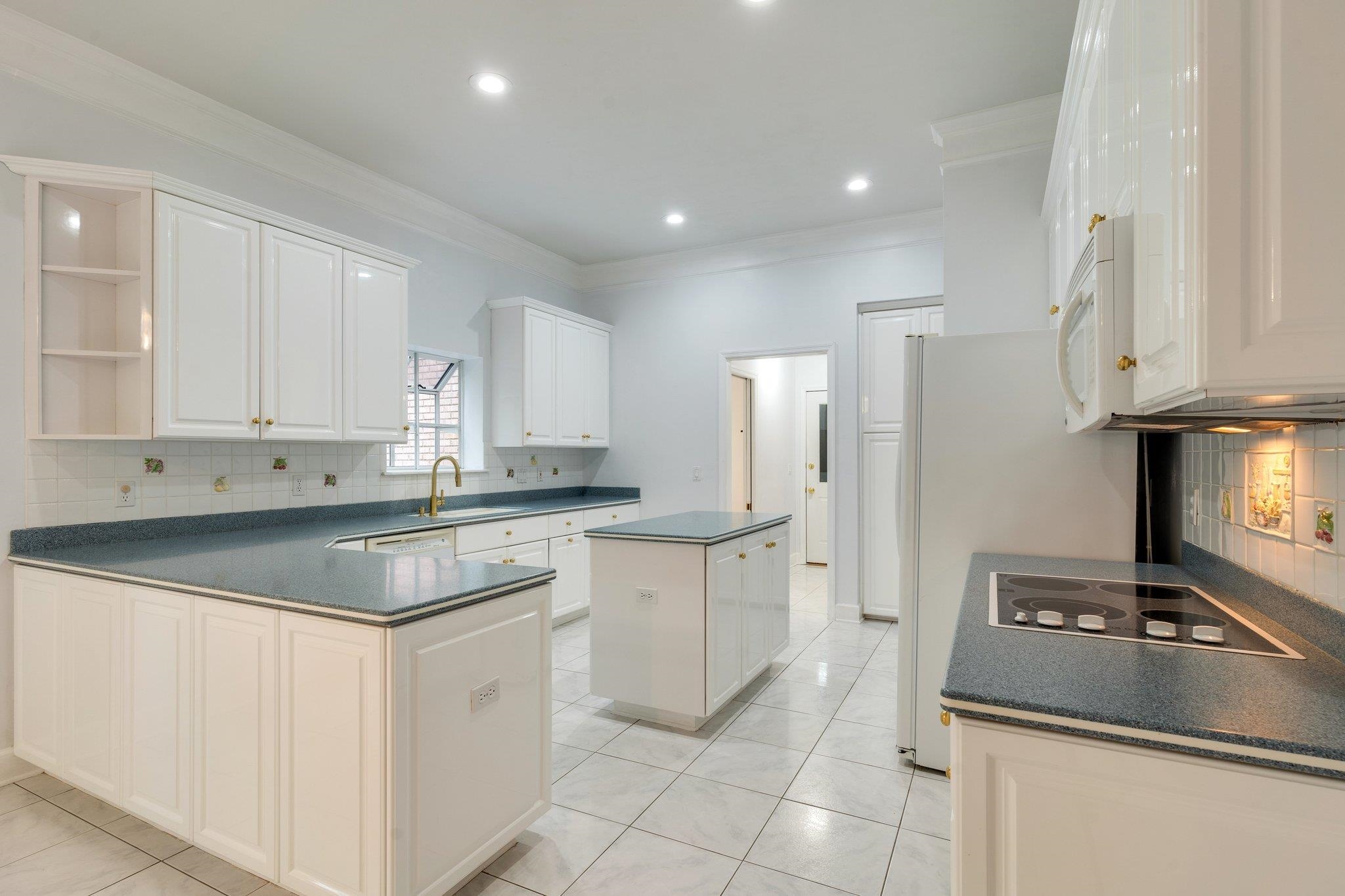 2211 Ten Oaks Drive