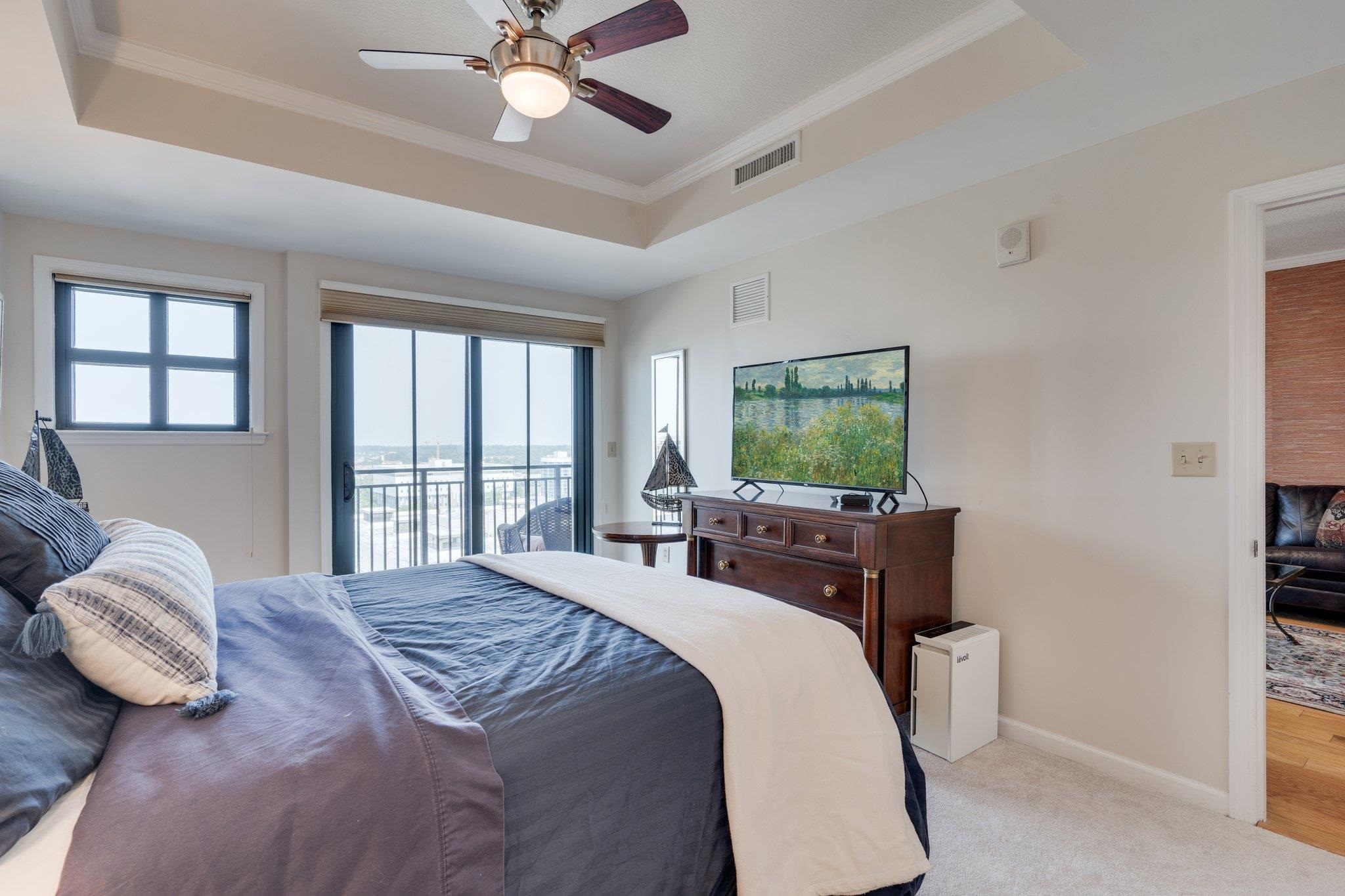 121 N Monroe Street Unit: 1103