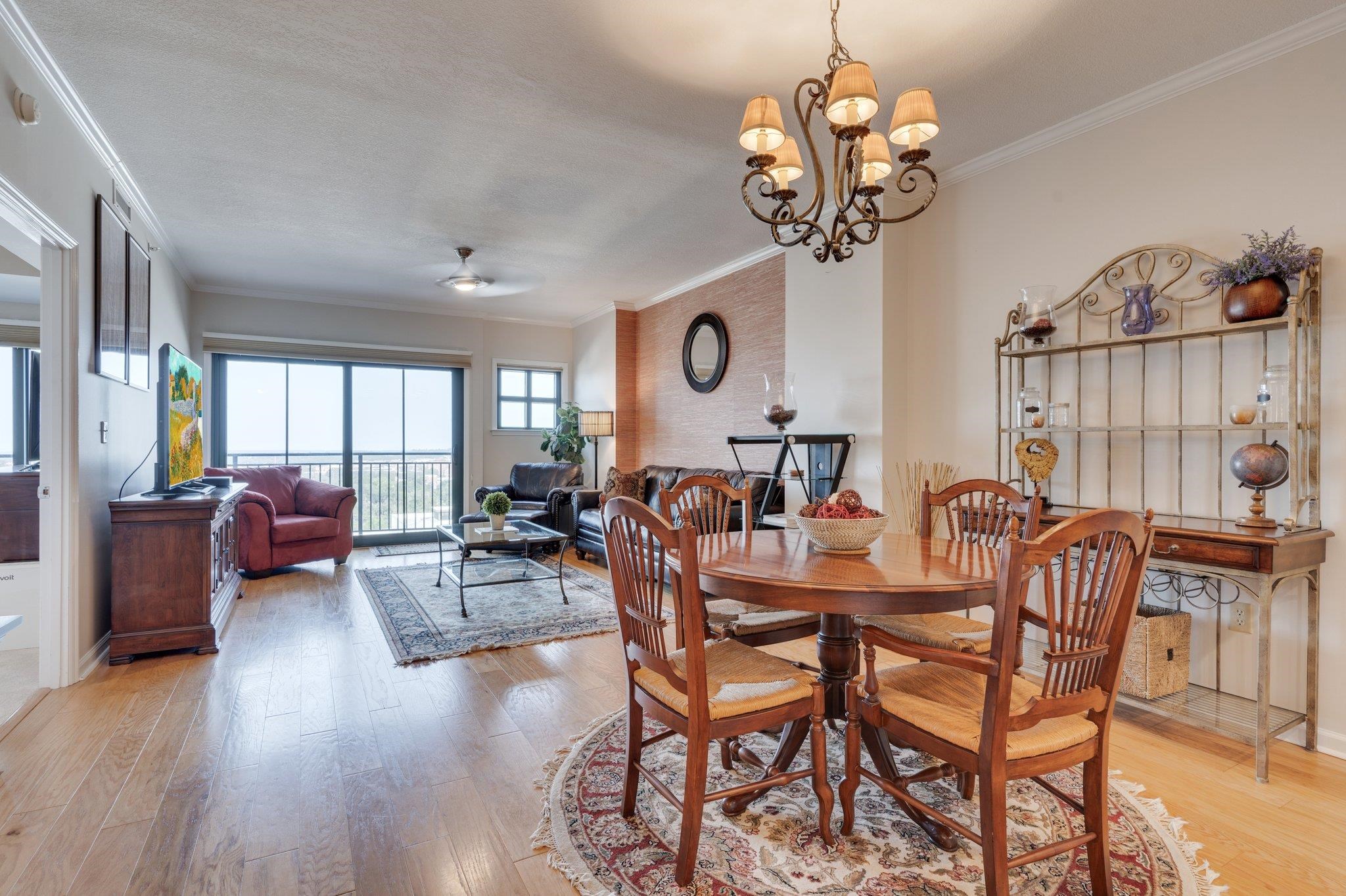 121 N Monroe Street Unit: 1103