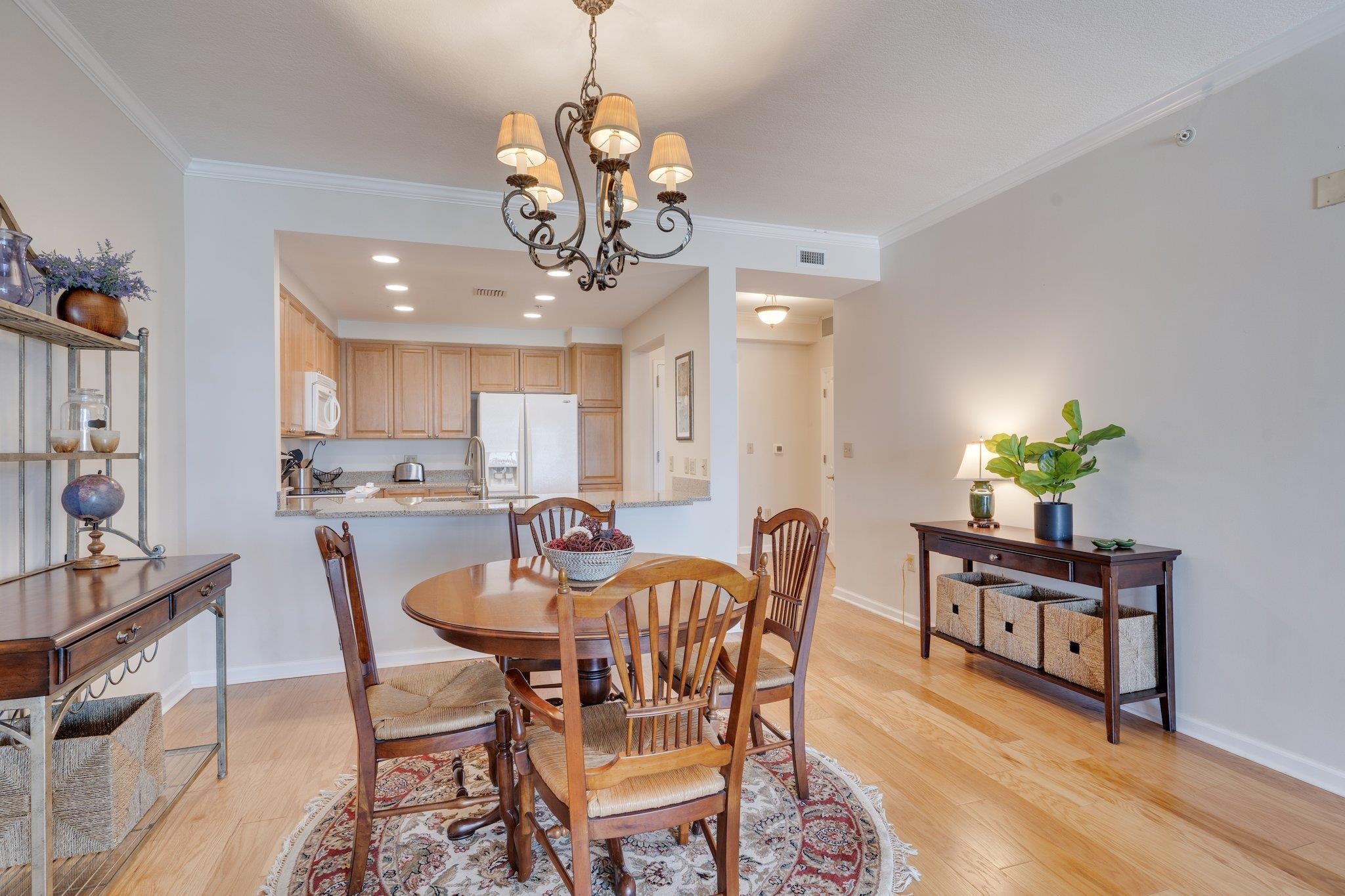 121 N Monroe Street Unit: 1103