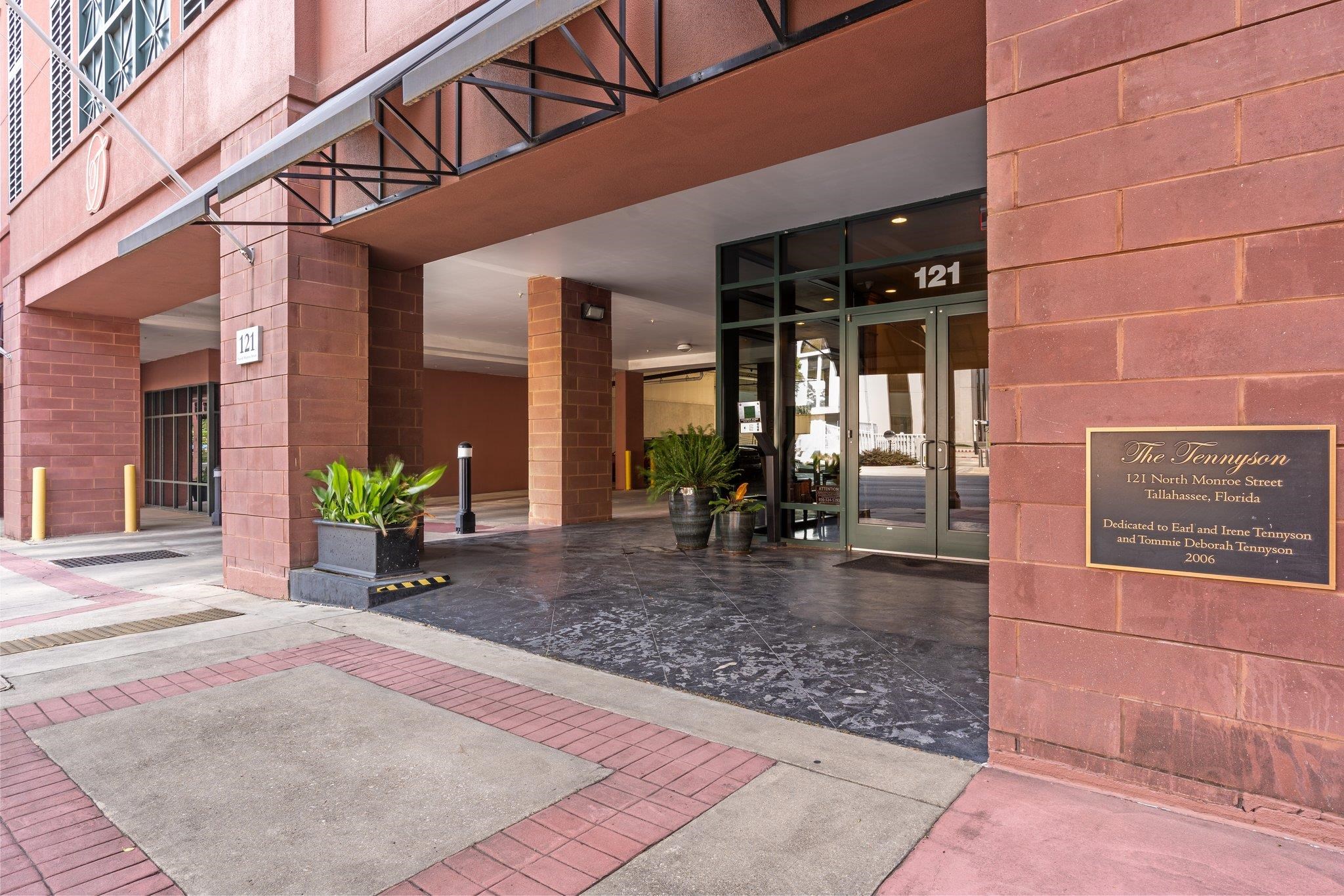 121 N Monroe Street Unit: 1103