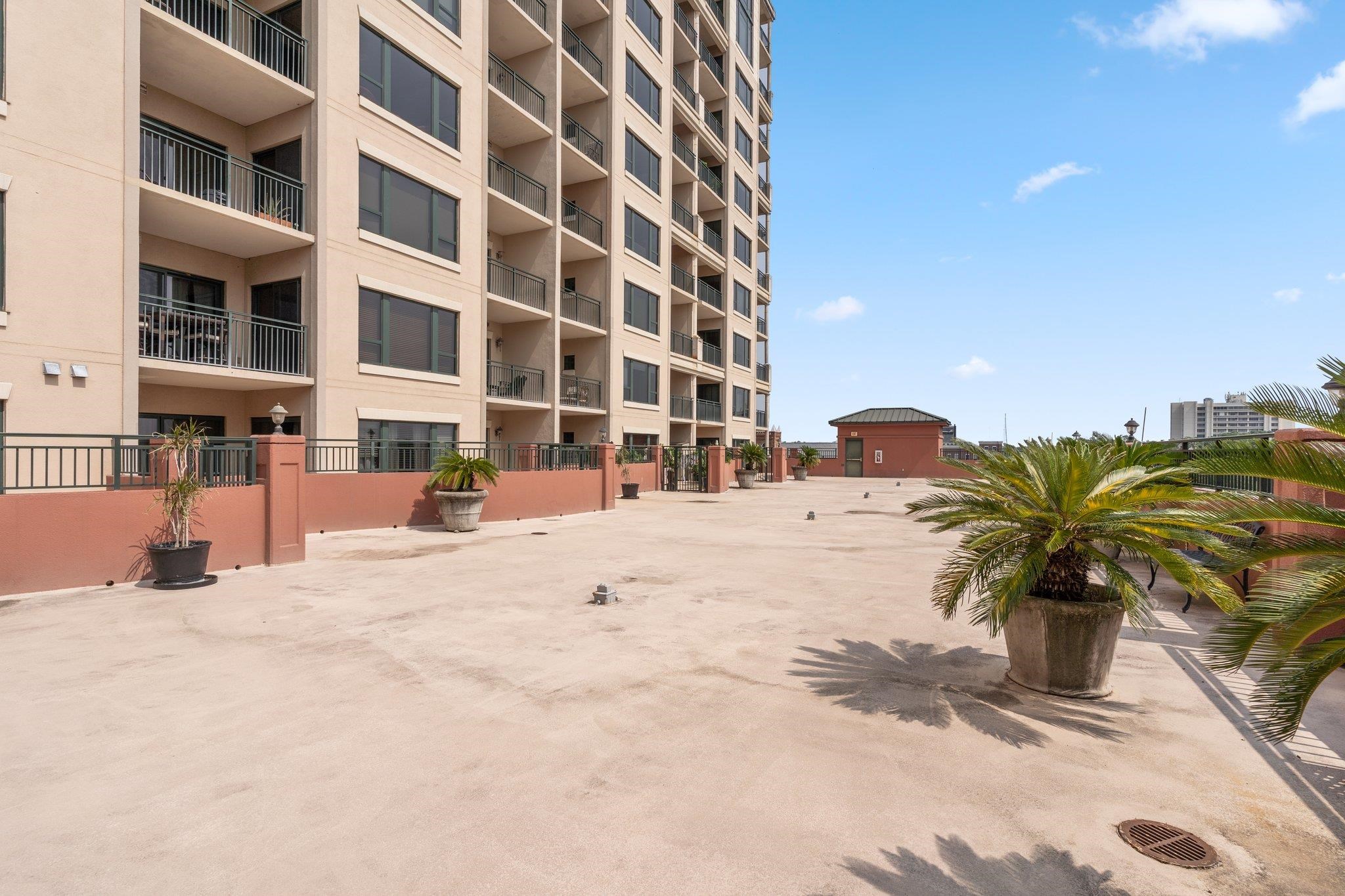 121 N Monroe Street Unit: 1103