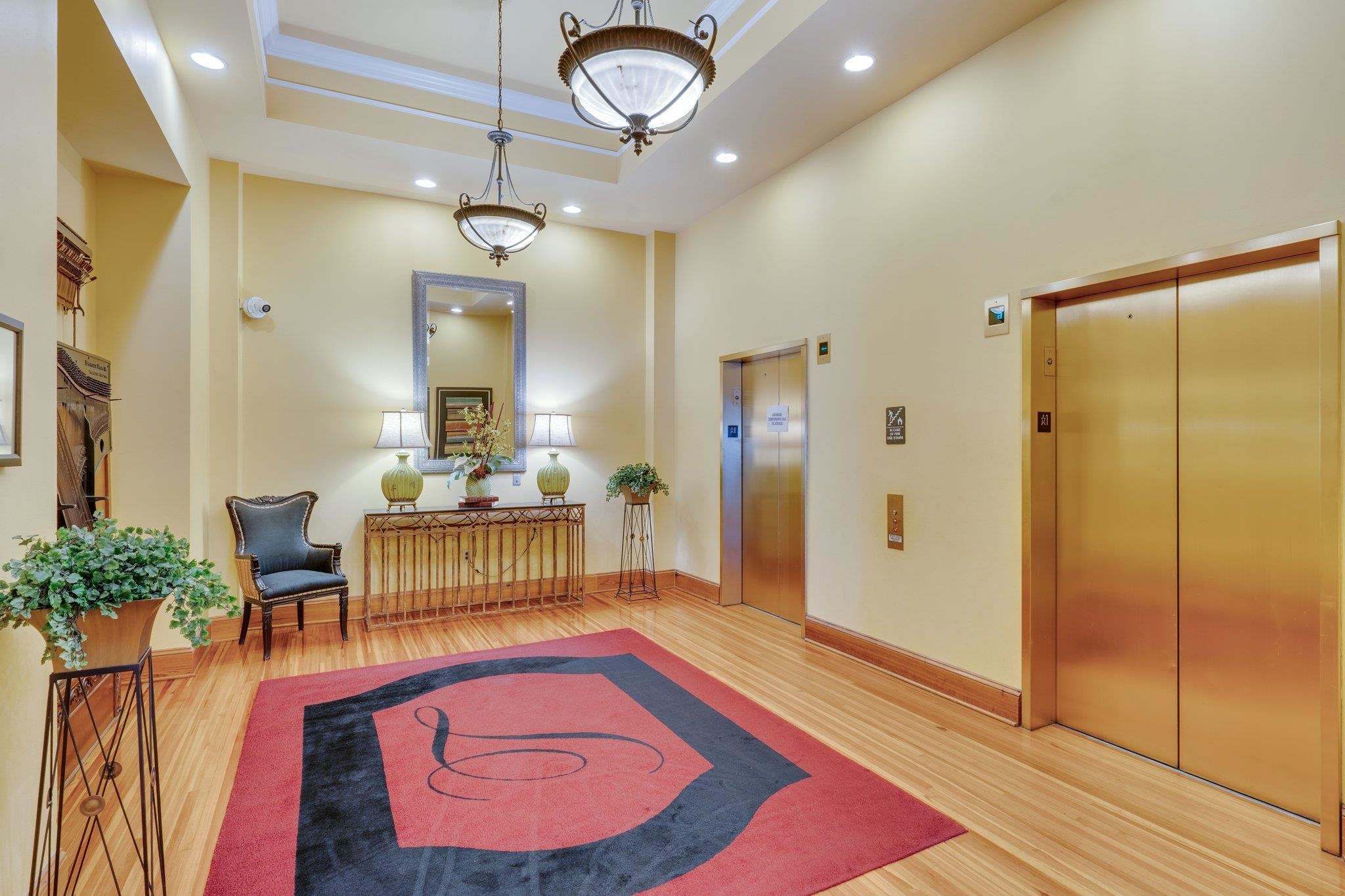 121 N Monroe Street Unit: 1103