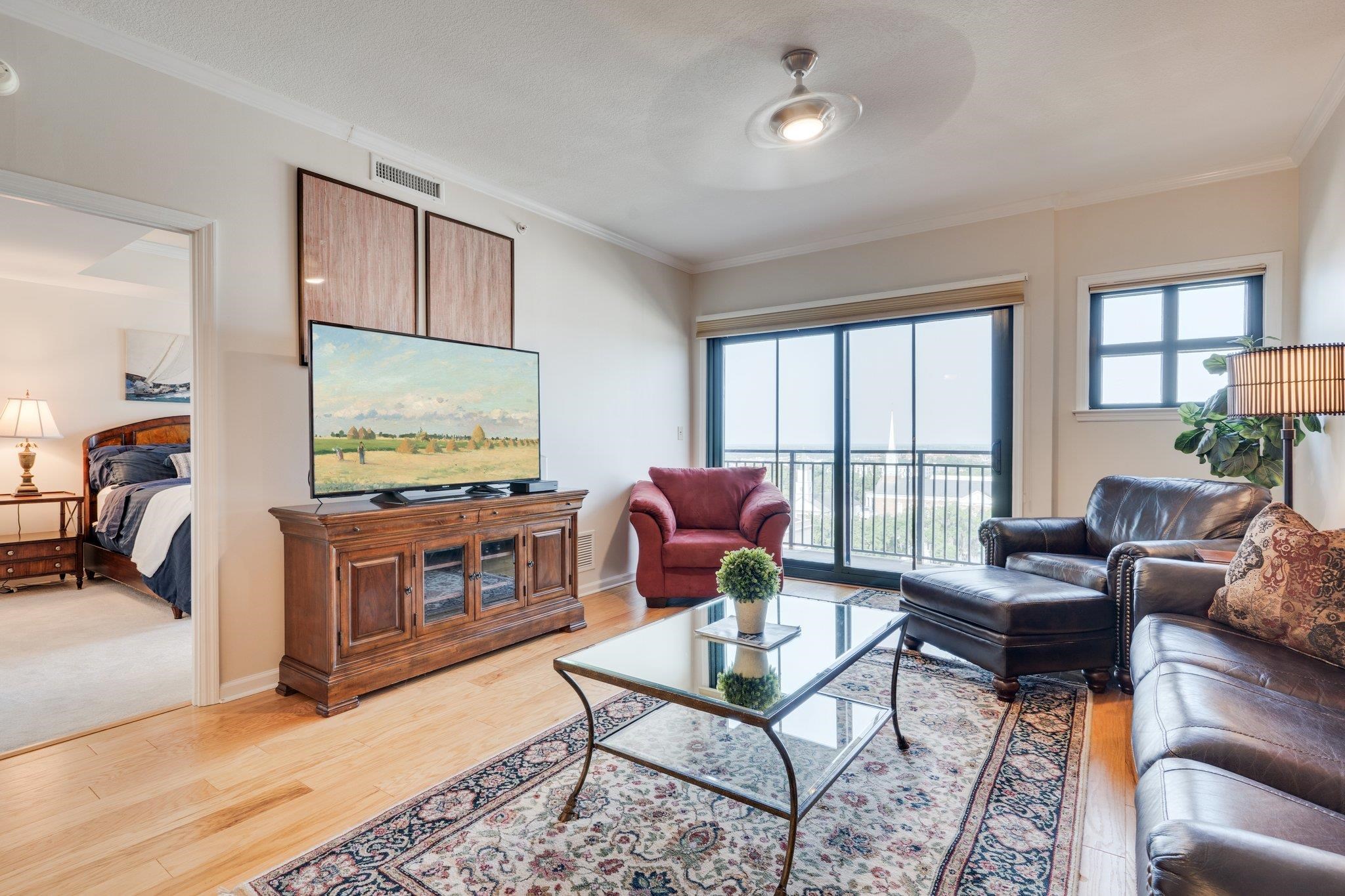 121 N Monroe Street Unit: 1103