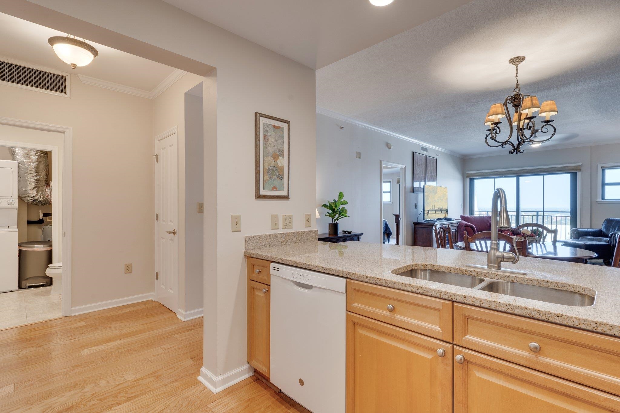 121 N Monroe Street Unit: 1103