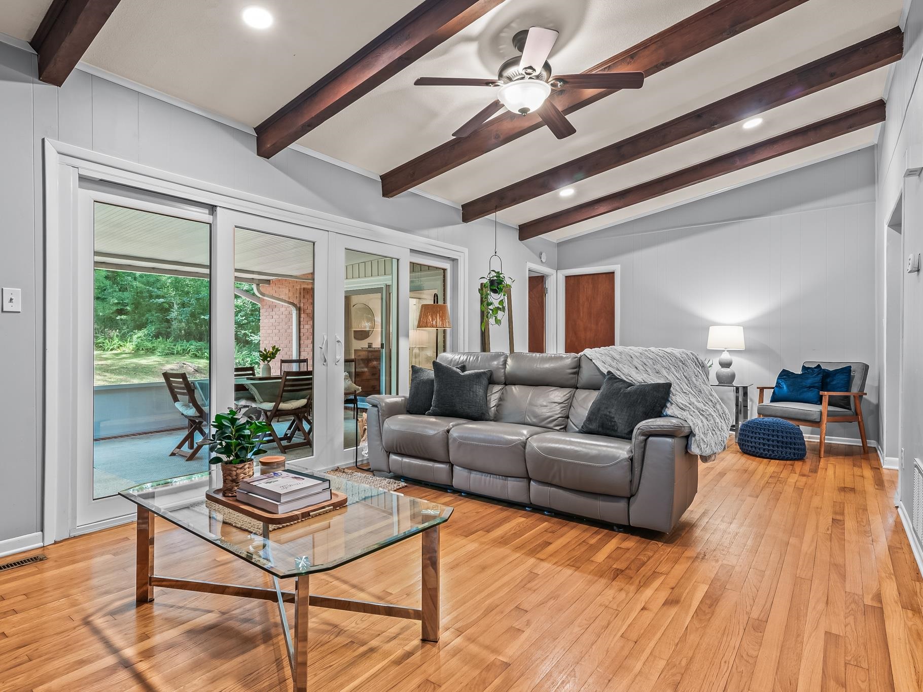 2106 High Road