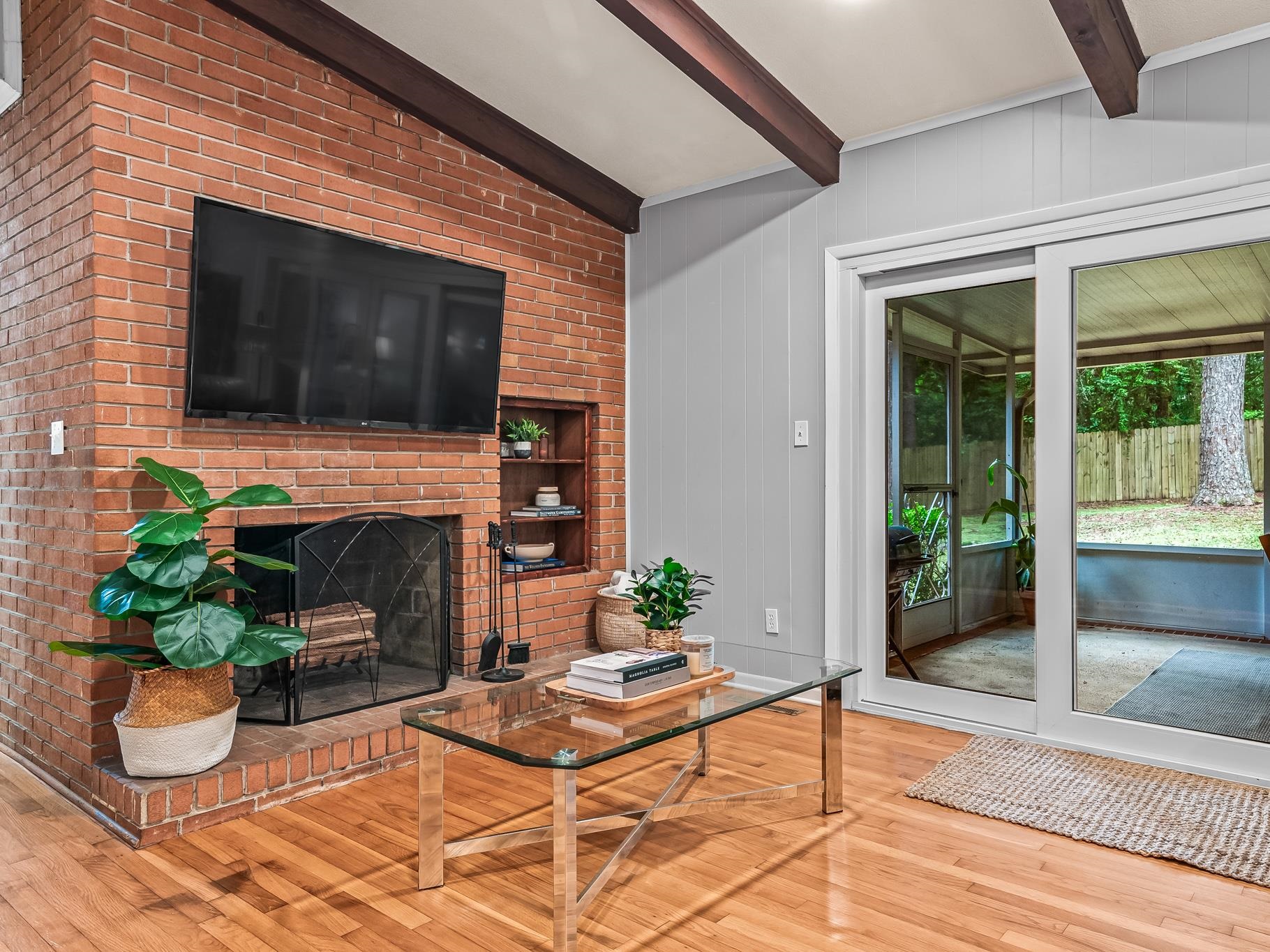 2106 High Road
