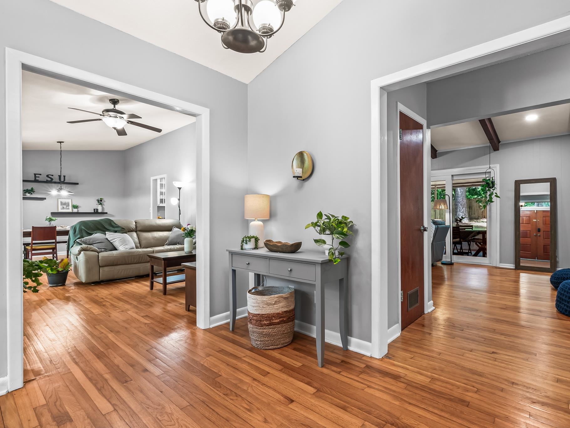 2106 High Road